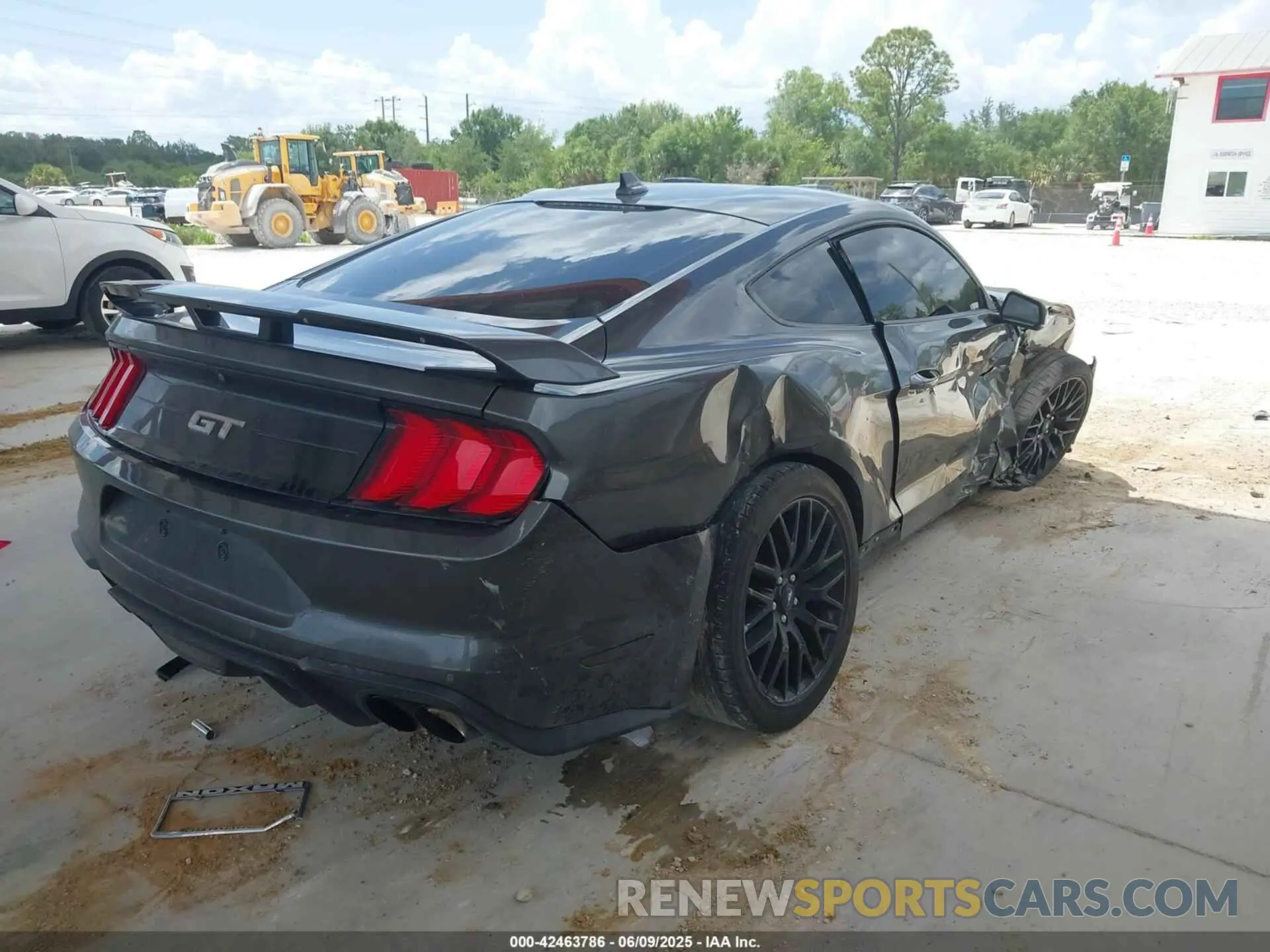 4 Photograph of a damaged car 1FA6P8CF9L5169080 FORD MUSTANG 2020