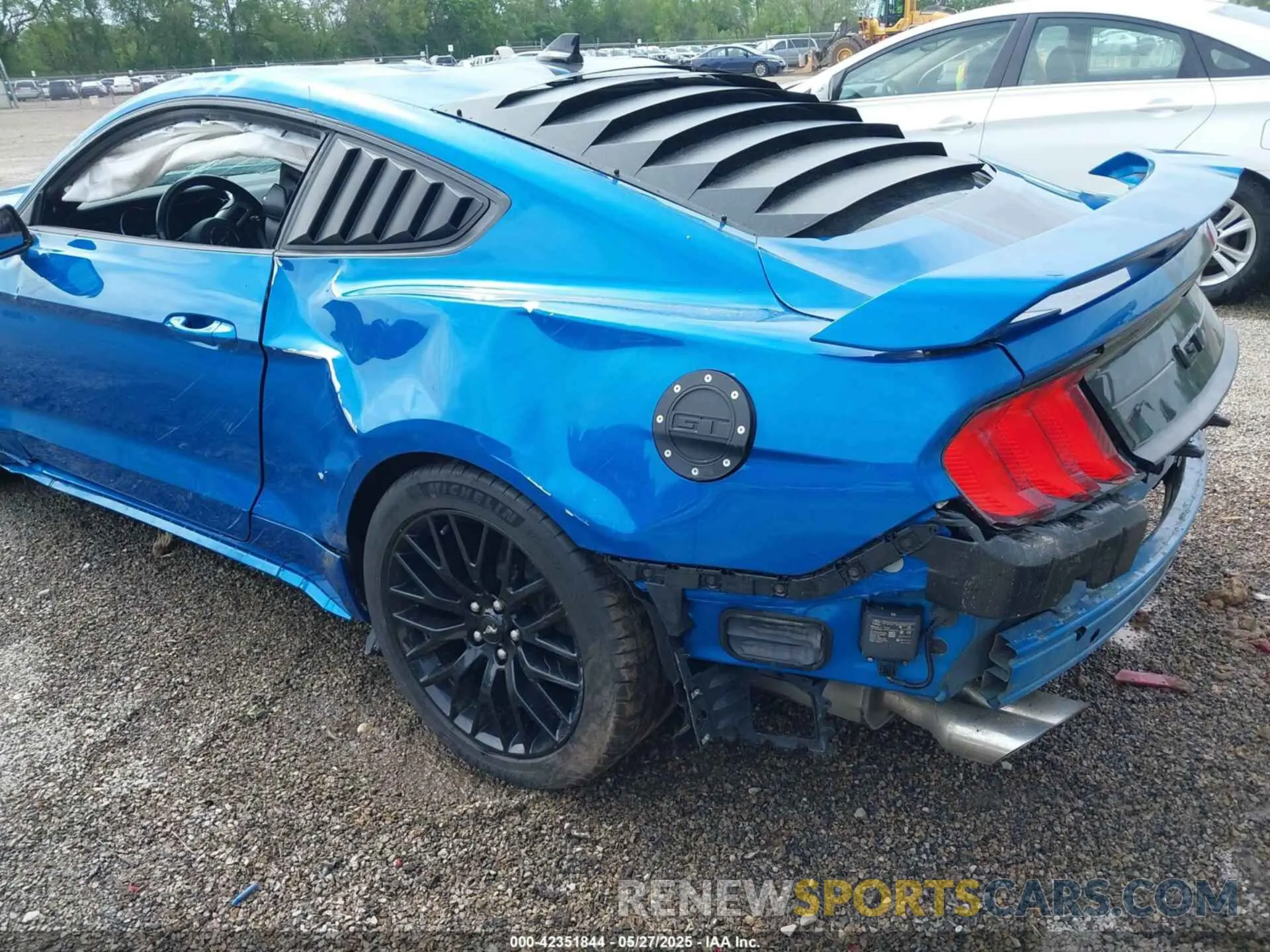 15 Photograph of a damaged car 1FA6P8CFXL5162378 FORD MUSTANG 2020