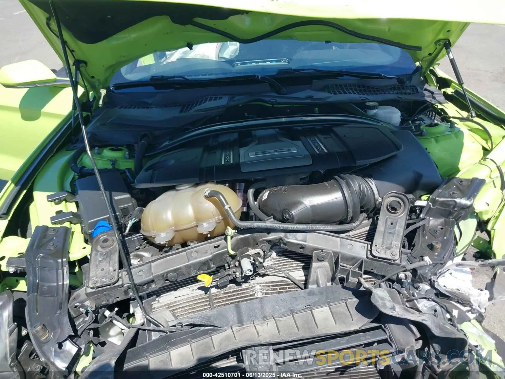 10 Photograph of a damaged car 1FA6P8CFXL5174093 FORD MUSTANG 2020