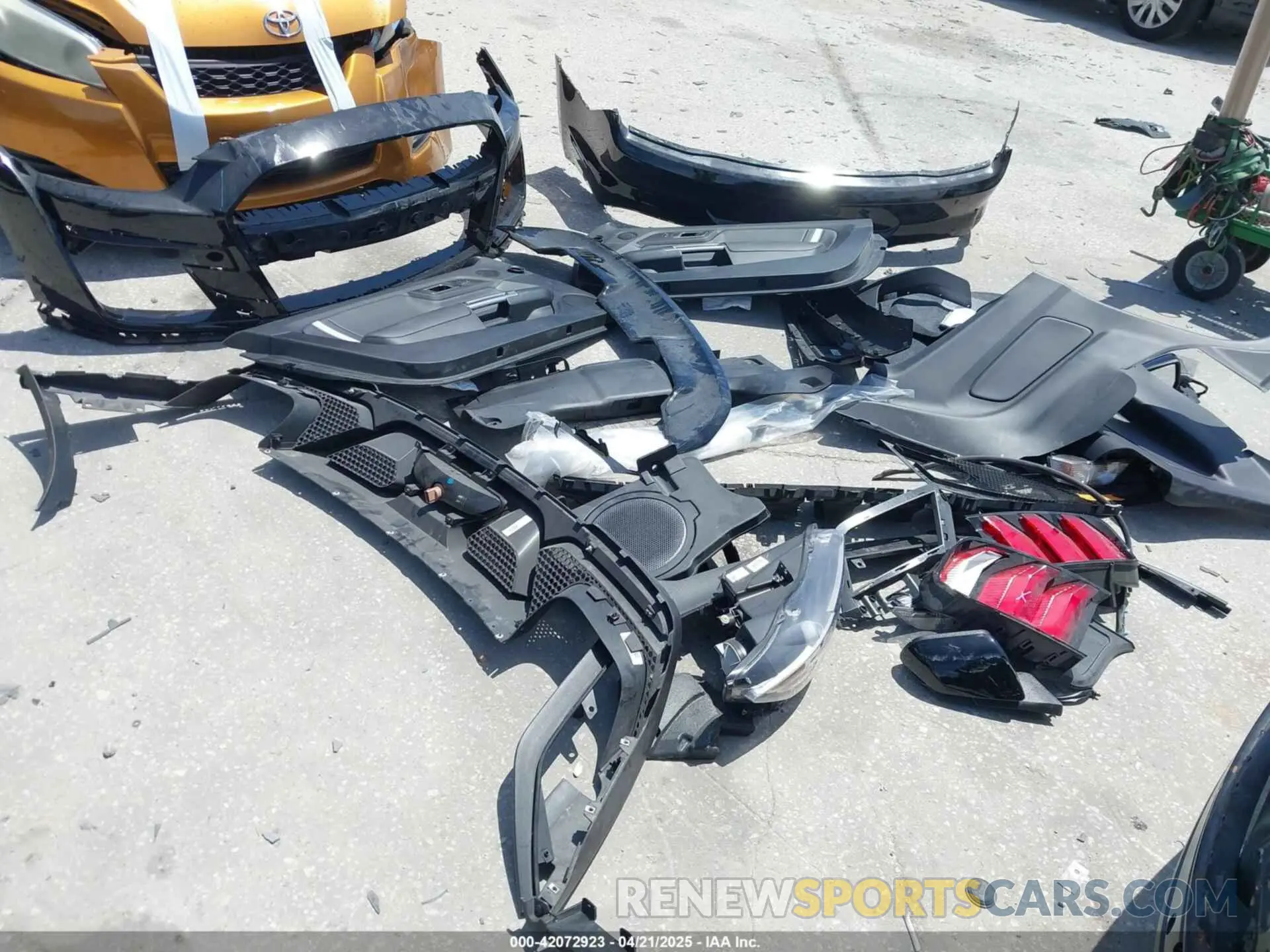 12 Photograph of a damaged car 1FA6P8SJ3L5502668 FORD MUSTANG 2020