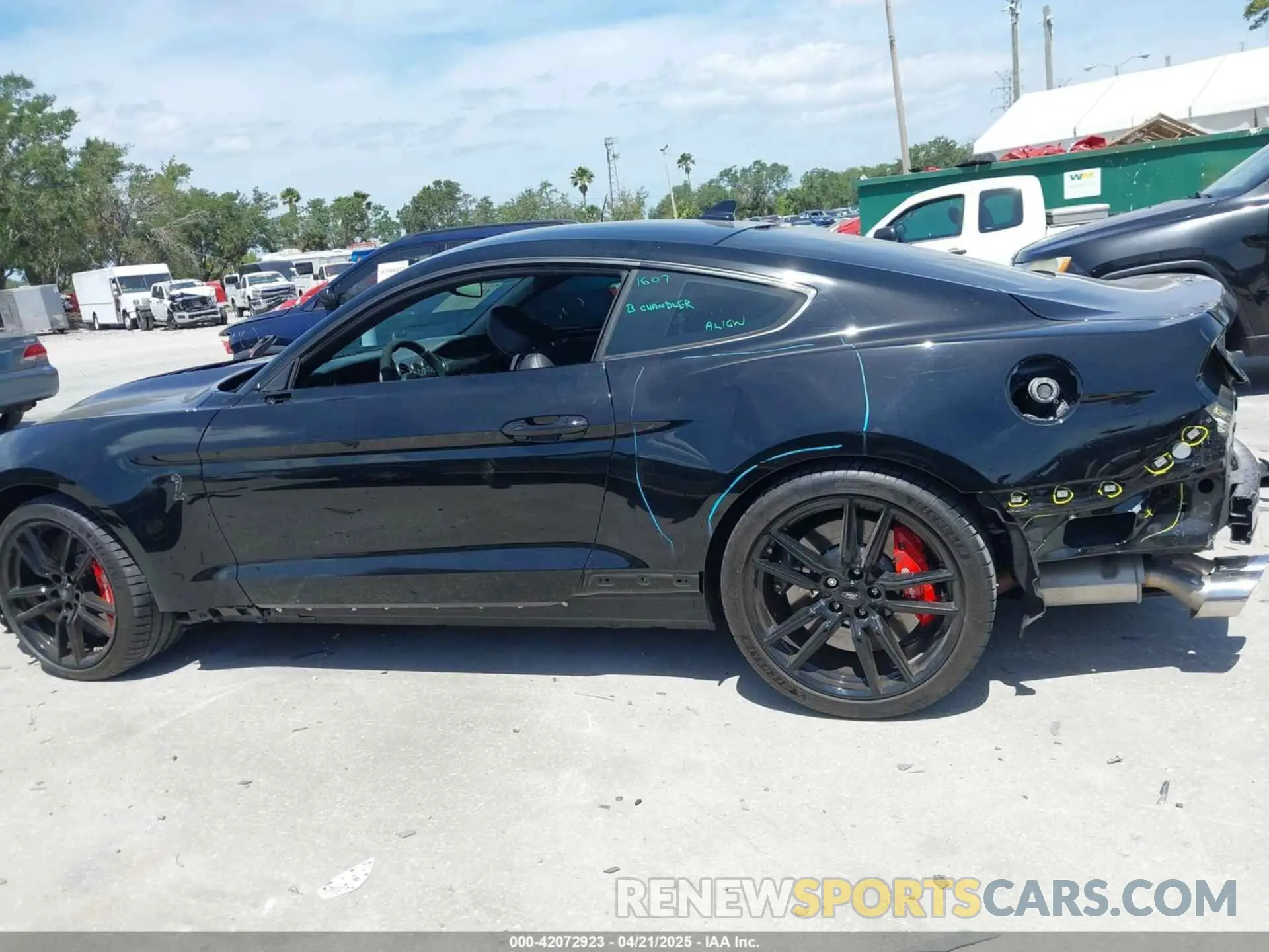 15 Photograph of a damaged car 1FA6P8SJ3L5502668 FORD MUSTANG 2020