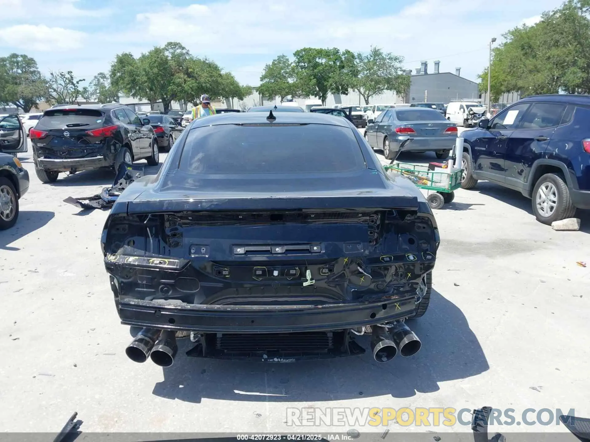 17 Photograph of a damaged car 1FA6P8SJ3L5502668 FORD MUSTANG 2020