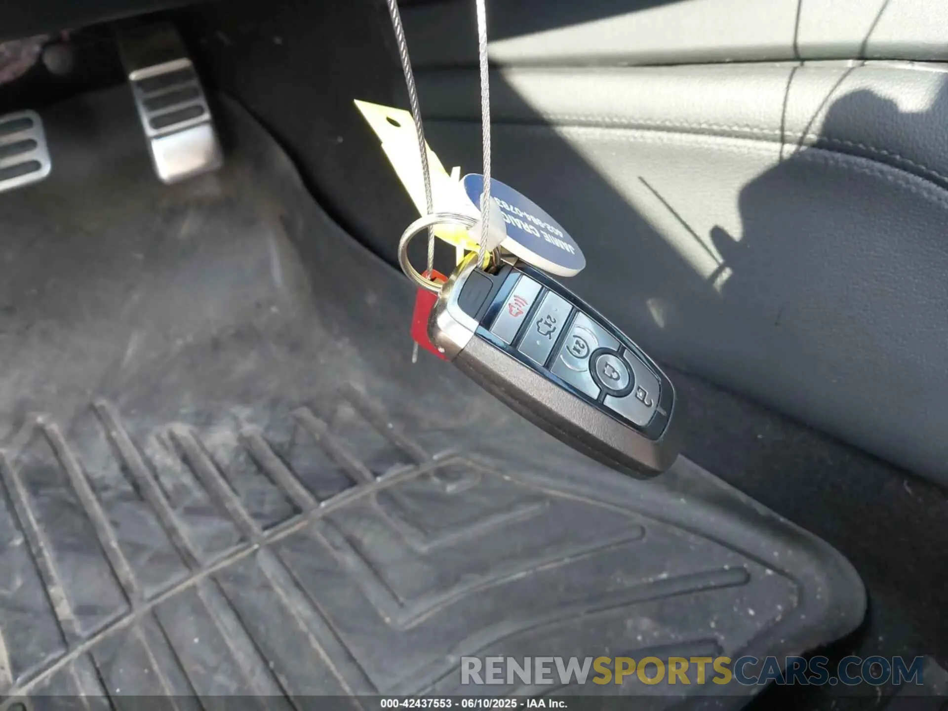 11 Photograph of a damaged car 1FA6P8SJ7L5500762 FORD MUSTANG 2020