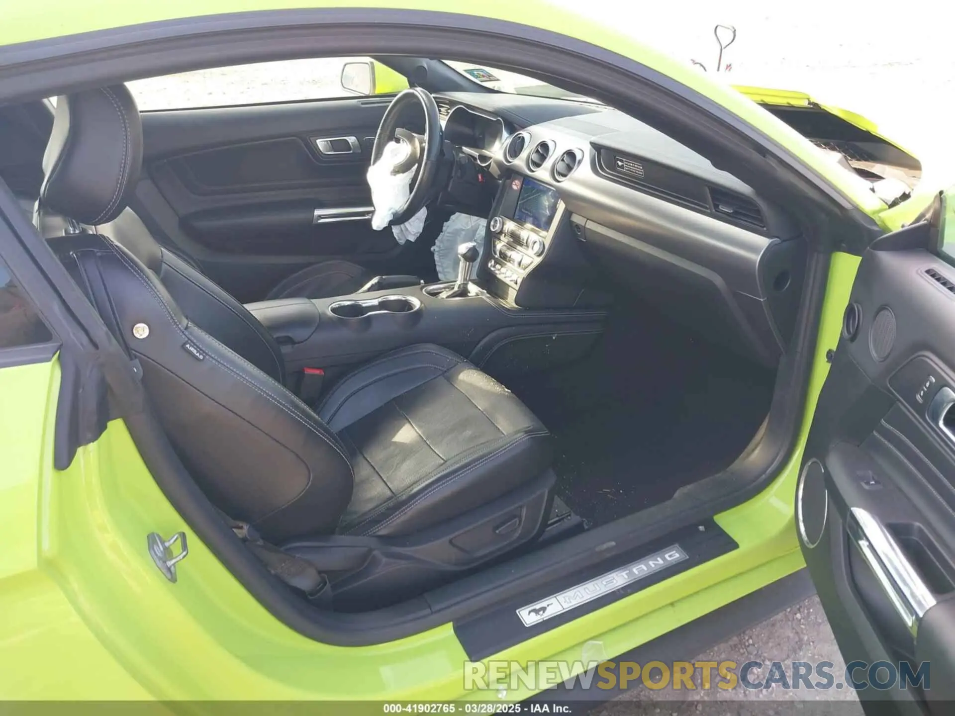 5 Photograph of a damaged car 1FA6P8TH1L5182312 FORD MUSTANG 2020