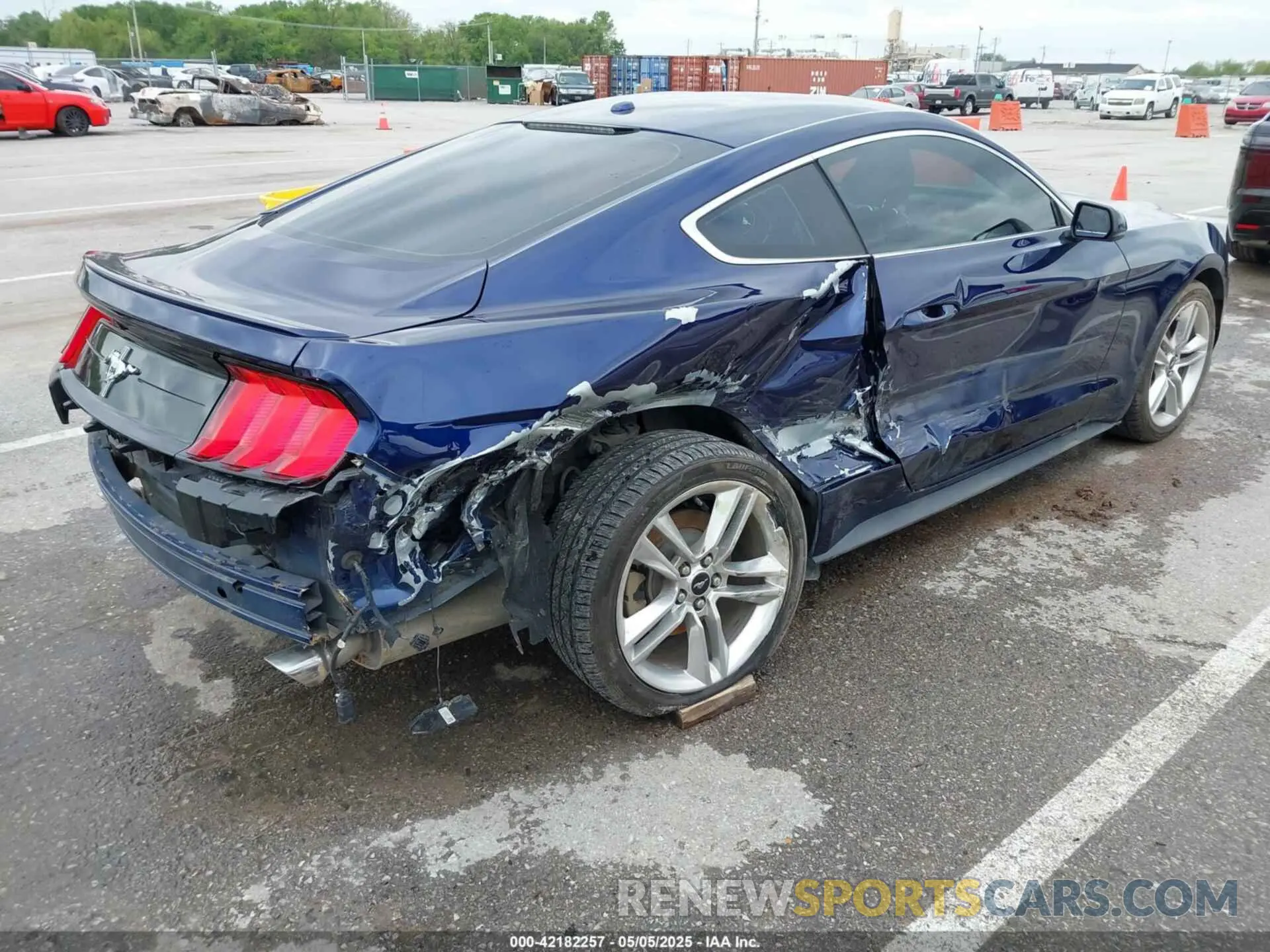 4 Photograph of a damaged car 1FA6P8TH2L5108722 FORD MUSTANG 2020