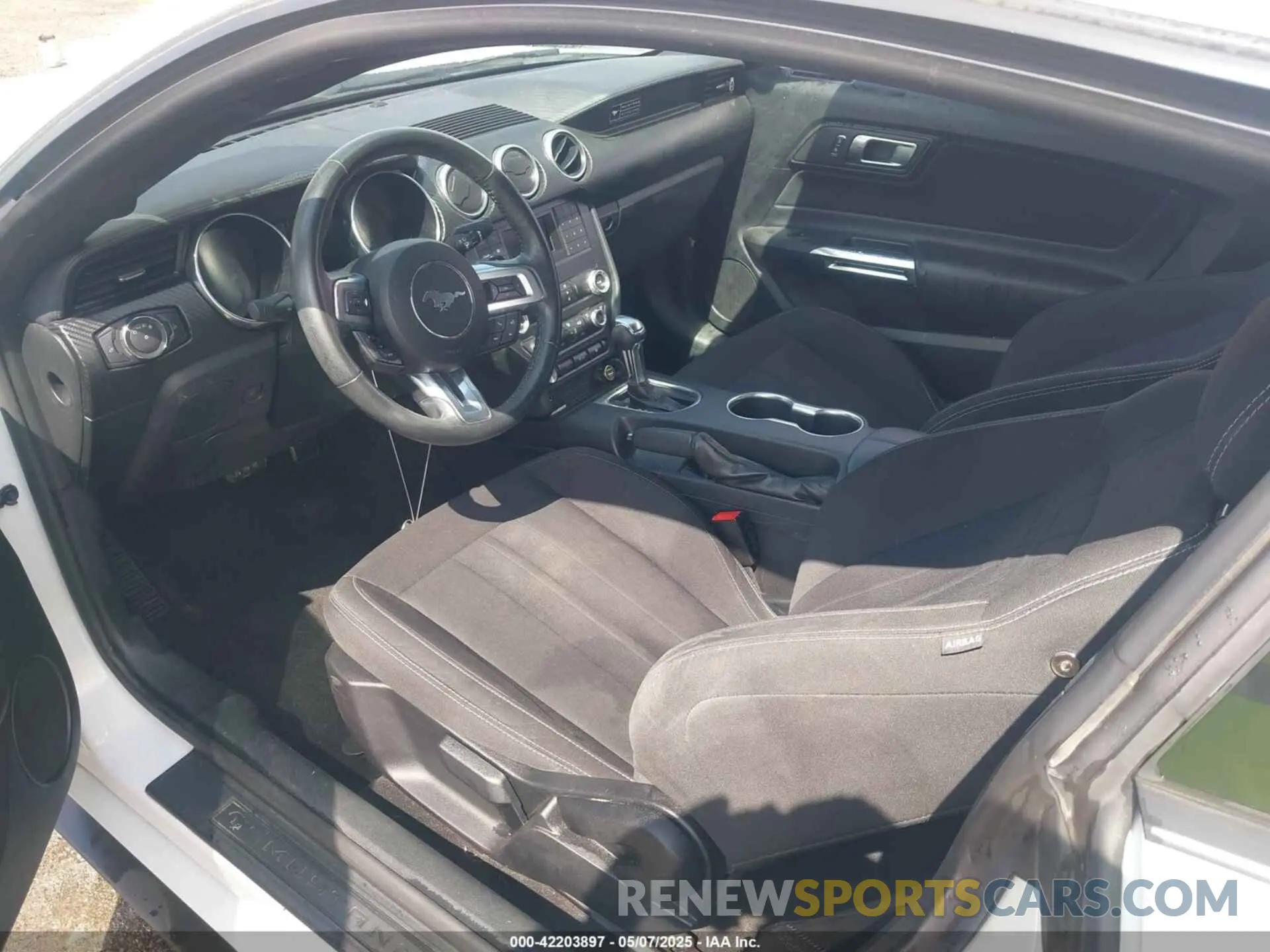 5 Photograph of a damaged car 1FA6P8TH2L5161856 FORD MUSTANG 2020