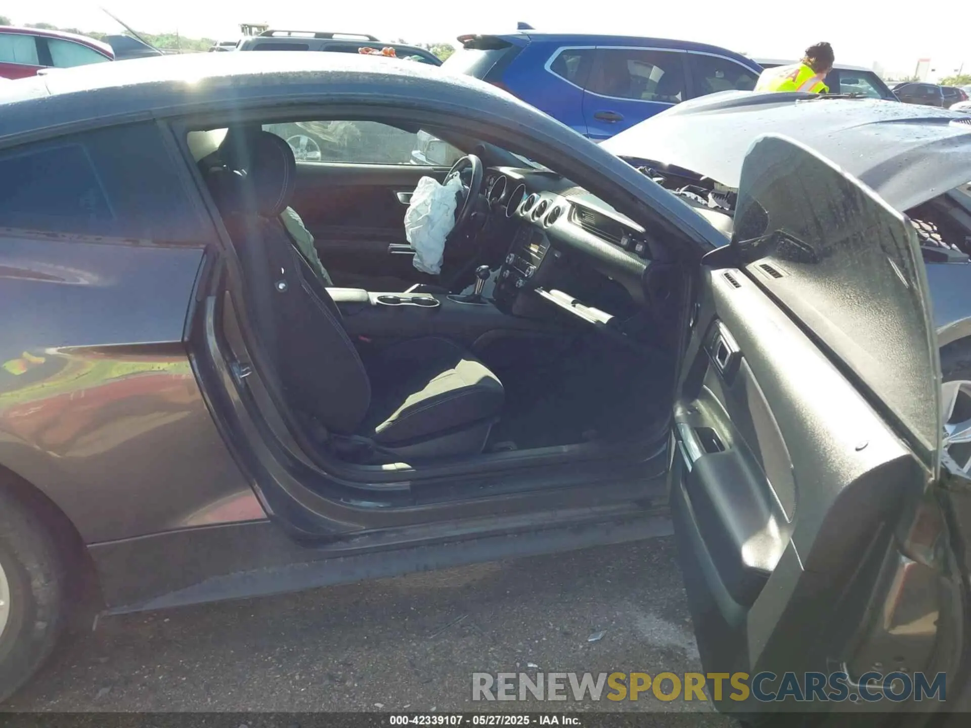 5 Photograph of a damaged car 1FA6P8TH3L5169920 FORD MUSTANG 2020