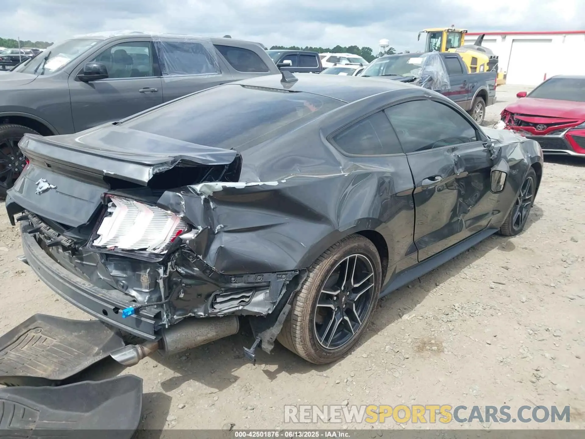 4 Photograph of a damaged car 1FA6P8TH3L5171960 FORD MUSTANG 2020