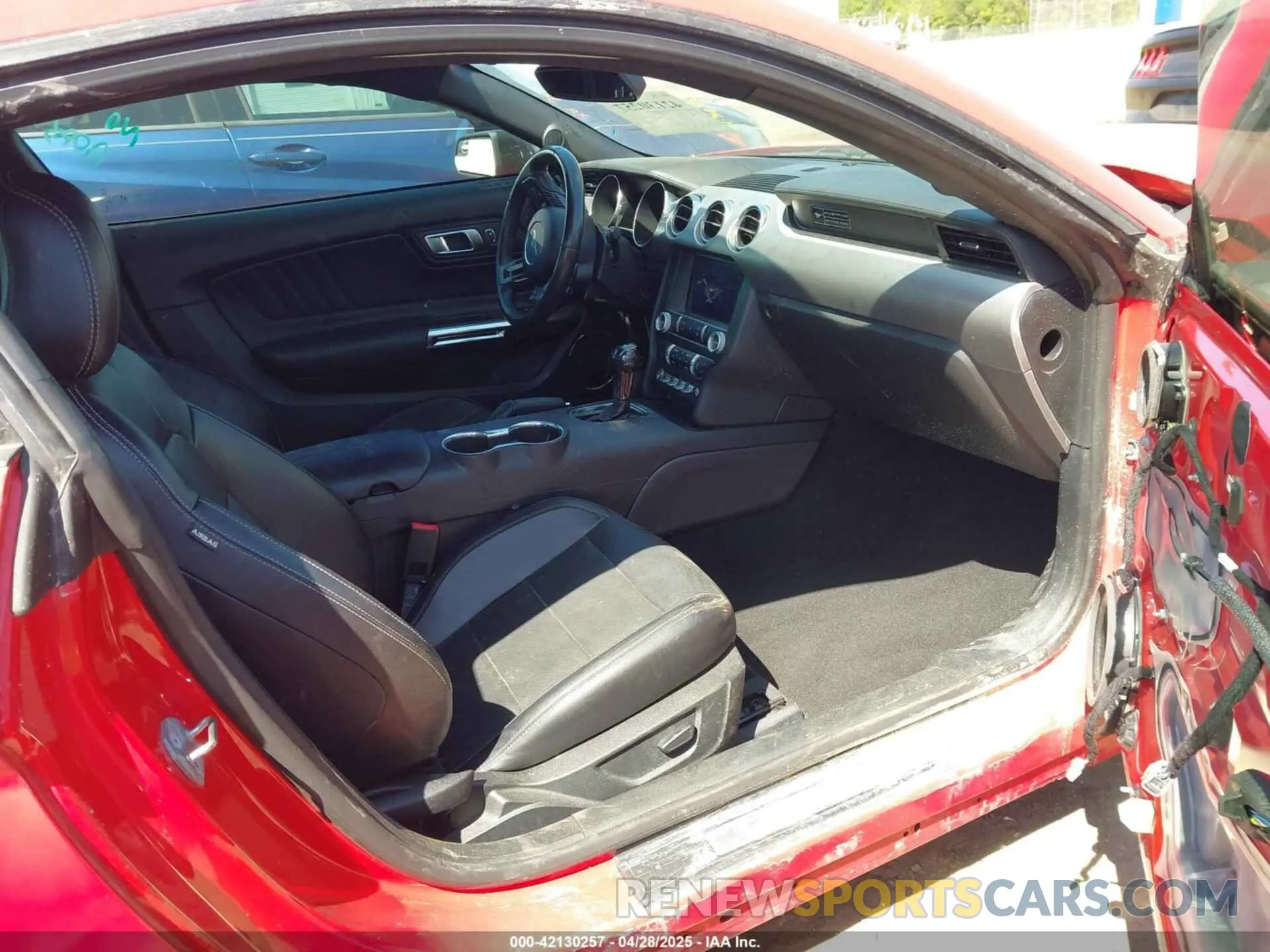 5 Photograph of a damaged car 1FA6P8TH4L5139065 FORD MUSTANG 2020