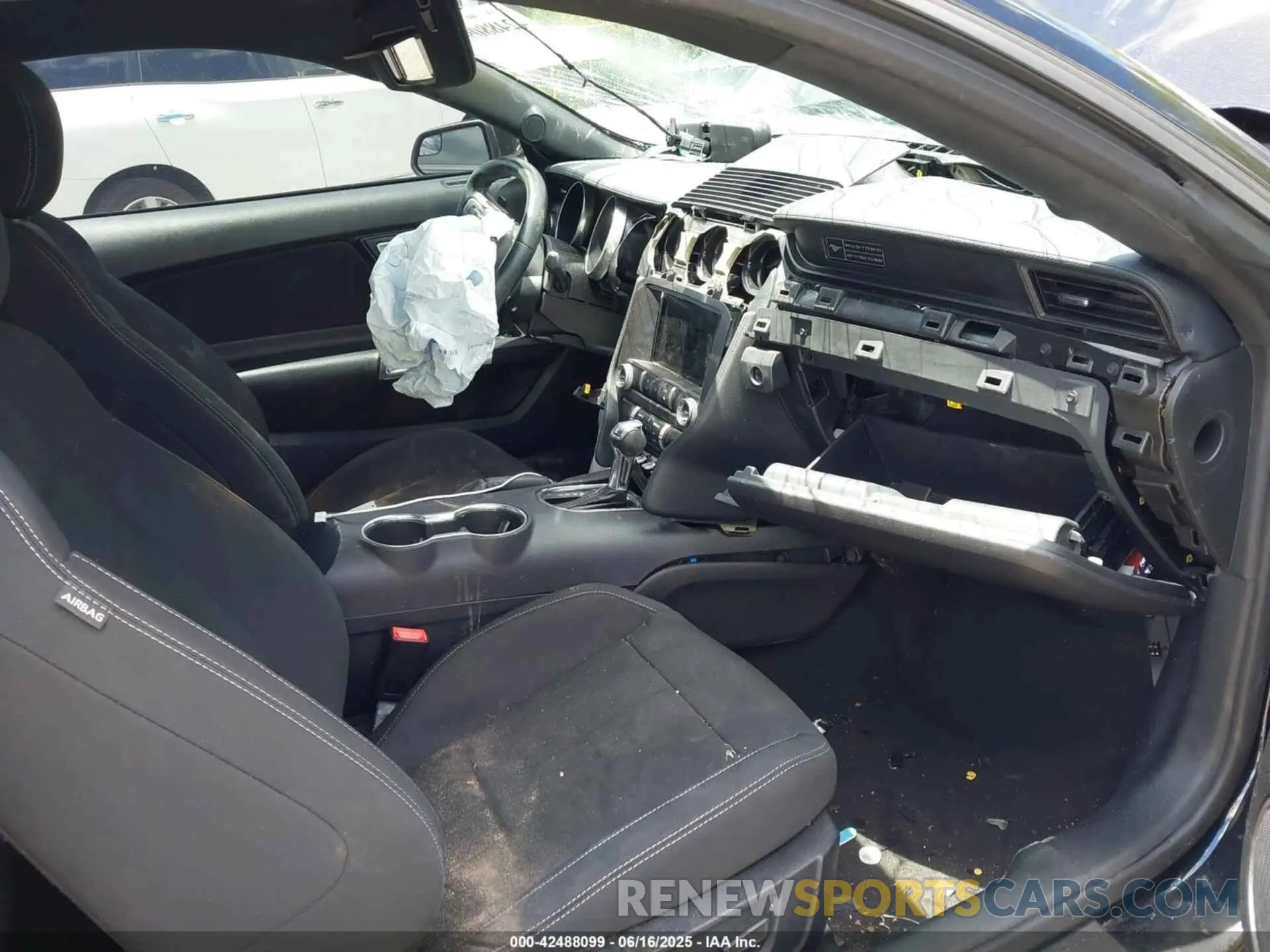 5 Photograph of a damaged car 1FA6P8TH9L5172336 FORD MUSTANG 2020