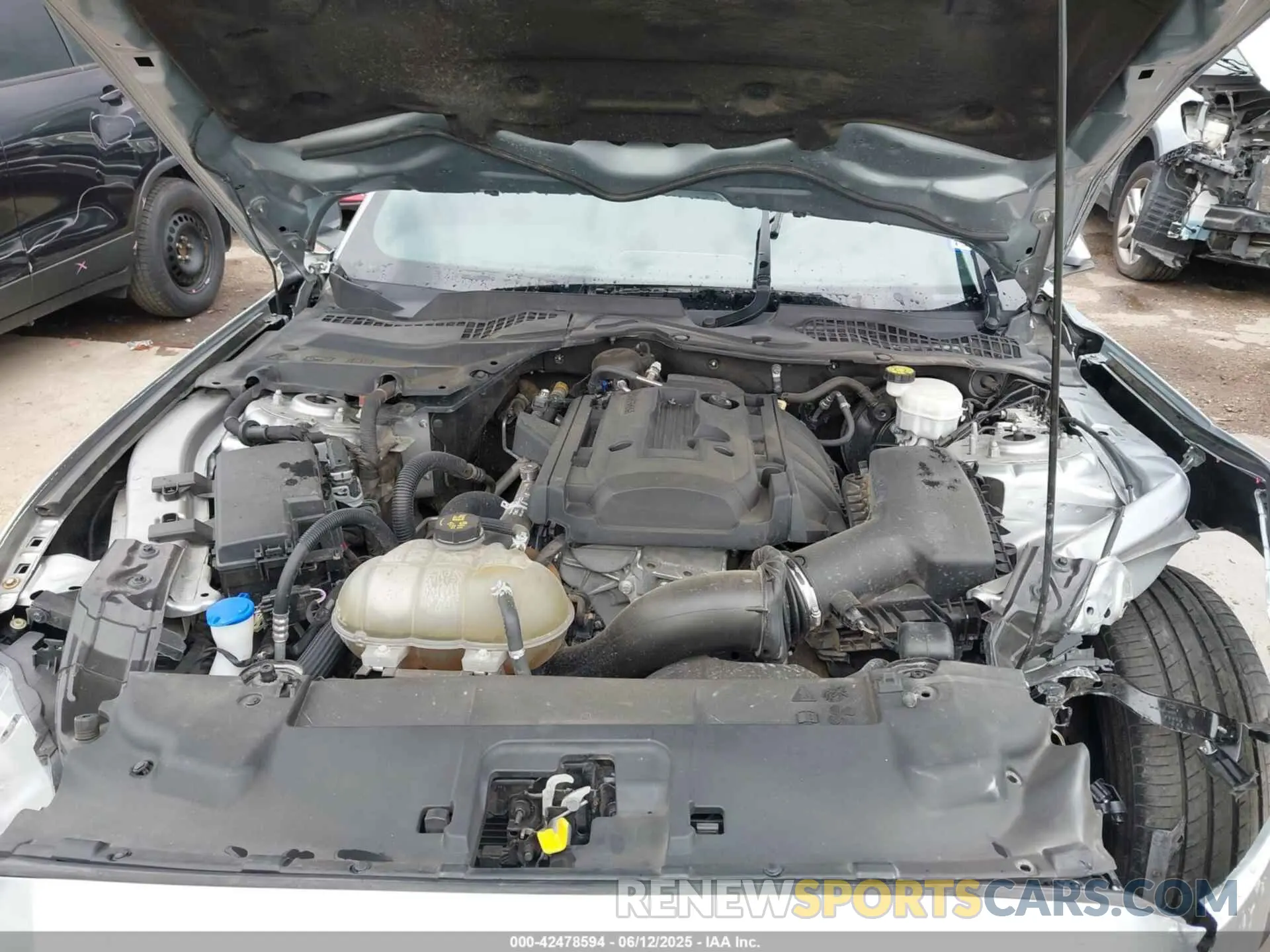 10 Photograph of a damaged car 1FA6P8THXL5136364 FORD MUSTANG 2020