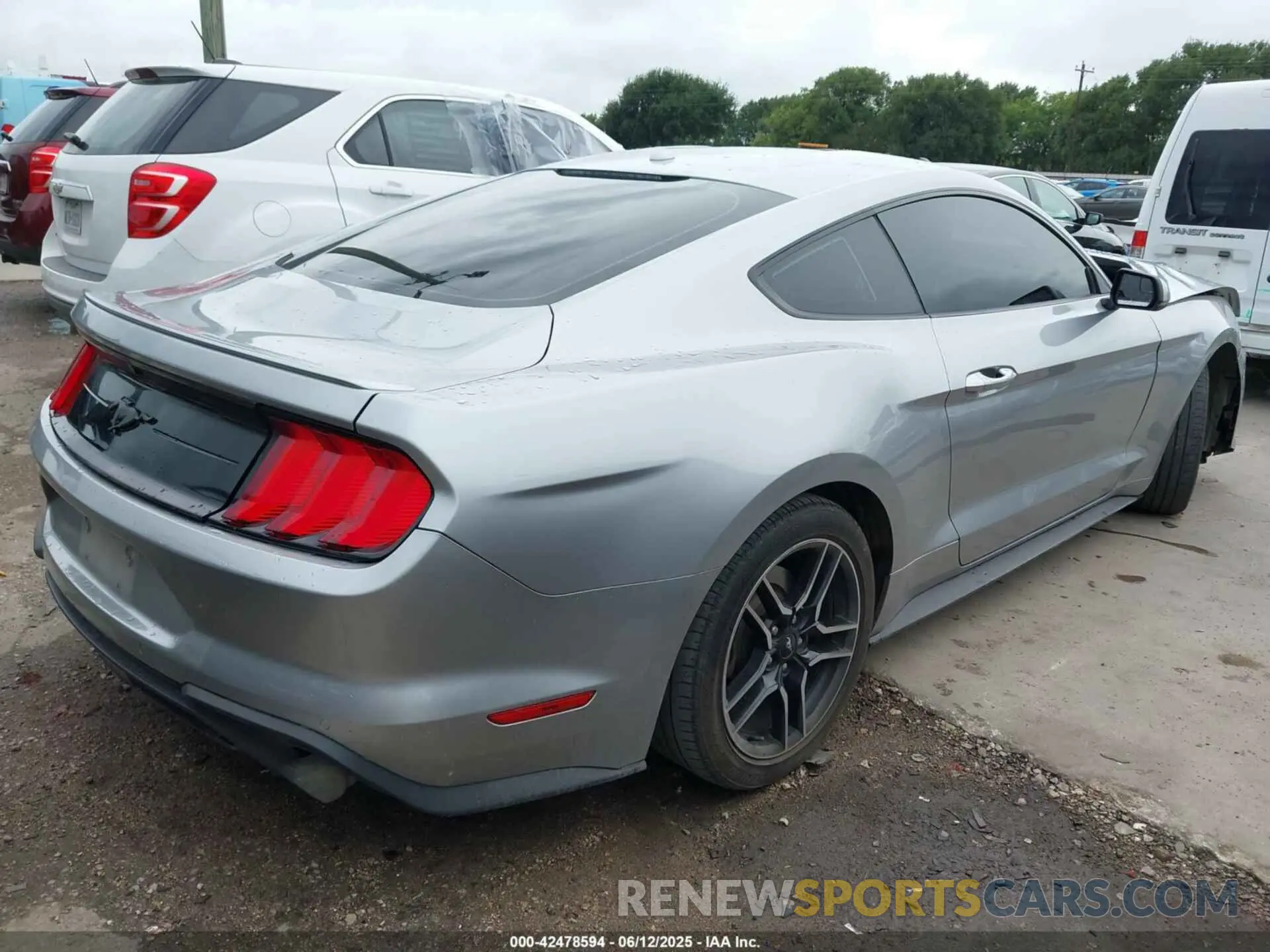 4 Photograph of a damaged car 1FA6P8THXL5136364 FORD MUSTANG 2020