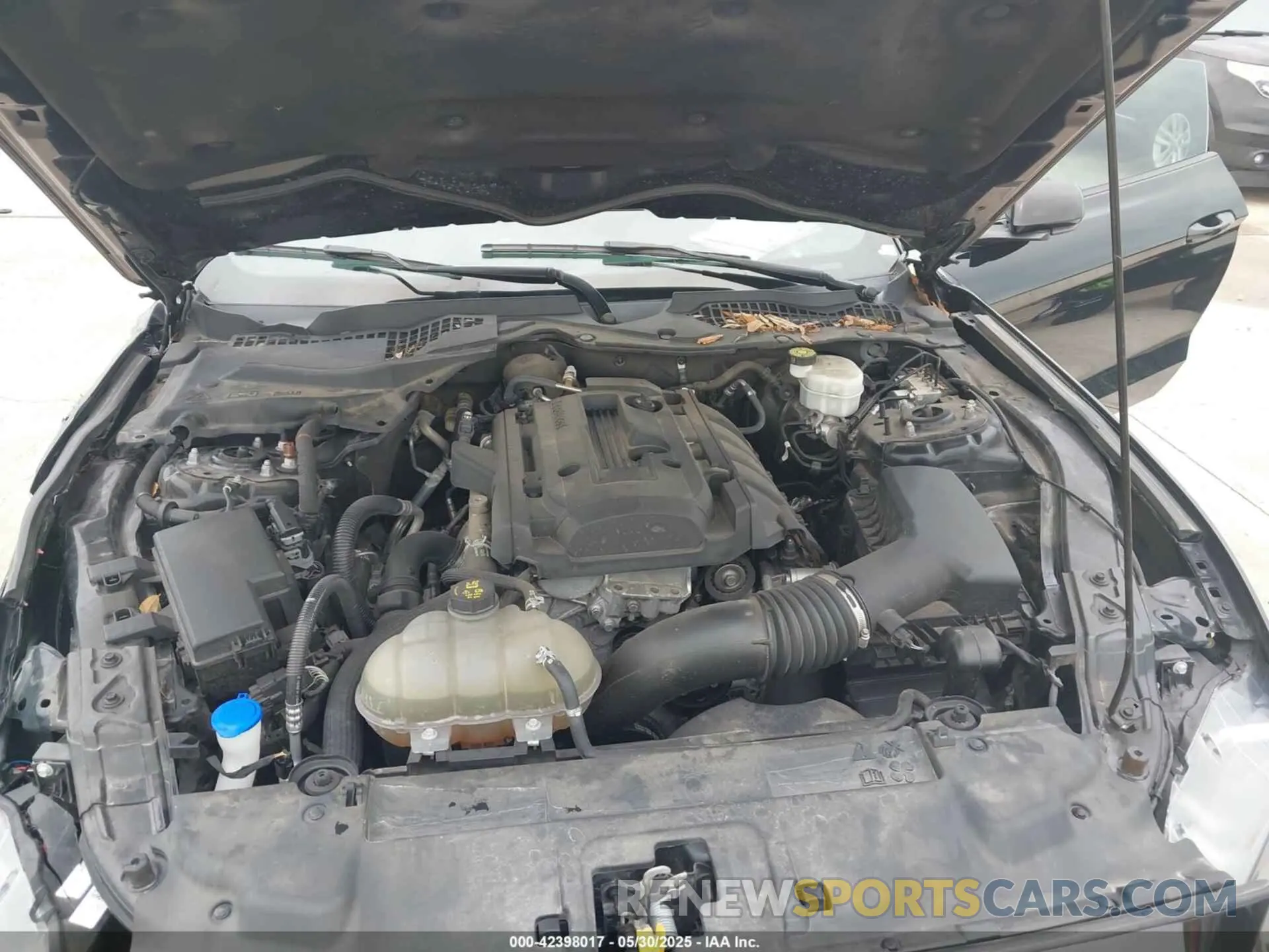 10 Photograph of a damaged car 1FA6P8THXL5158364 FORD MUSTANG 2020
