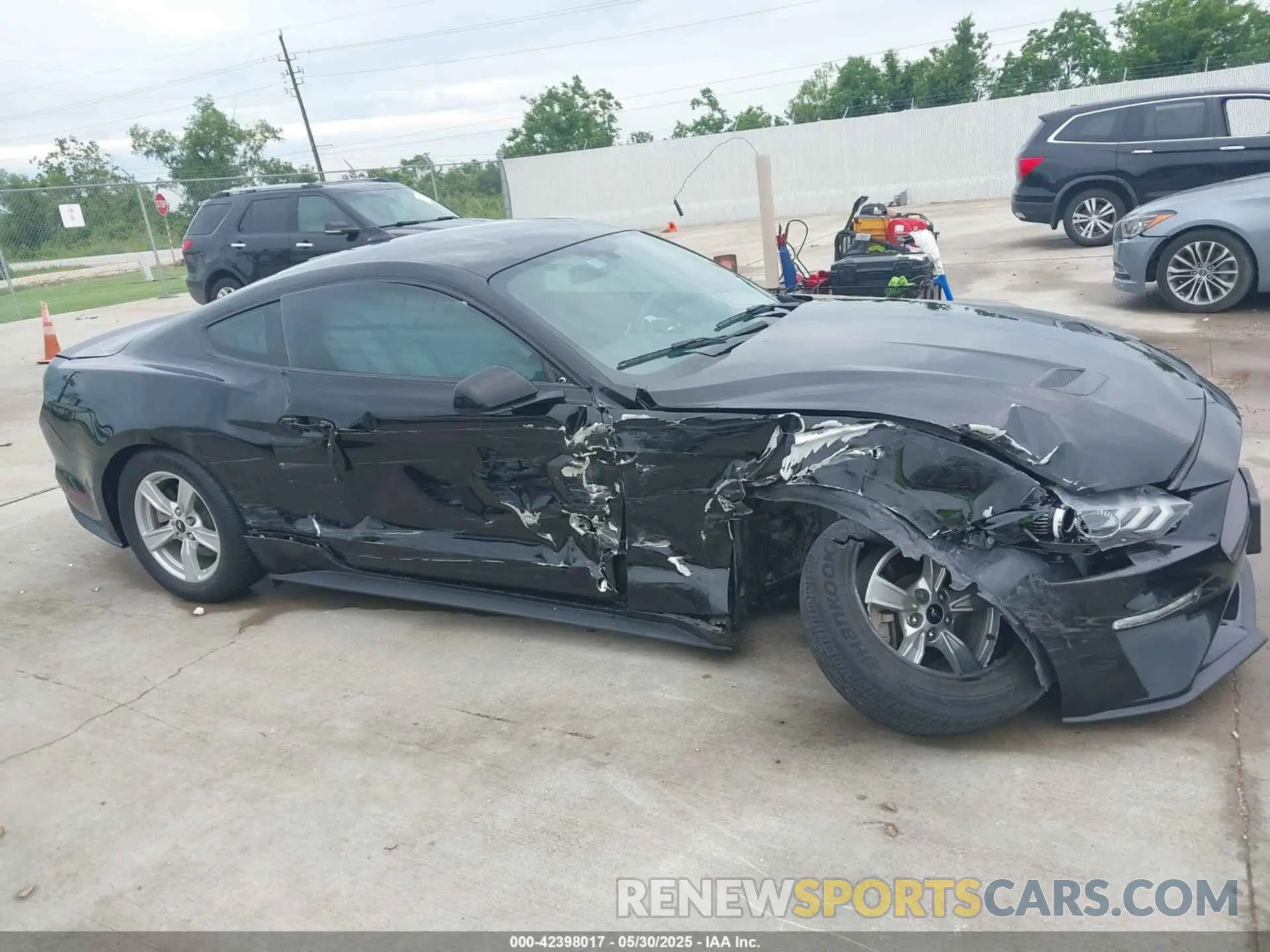 13 Photograph of a damaged car 1FA6P8THXL5158364 FORD MUSTANG 2020