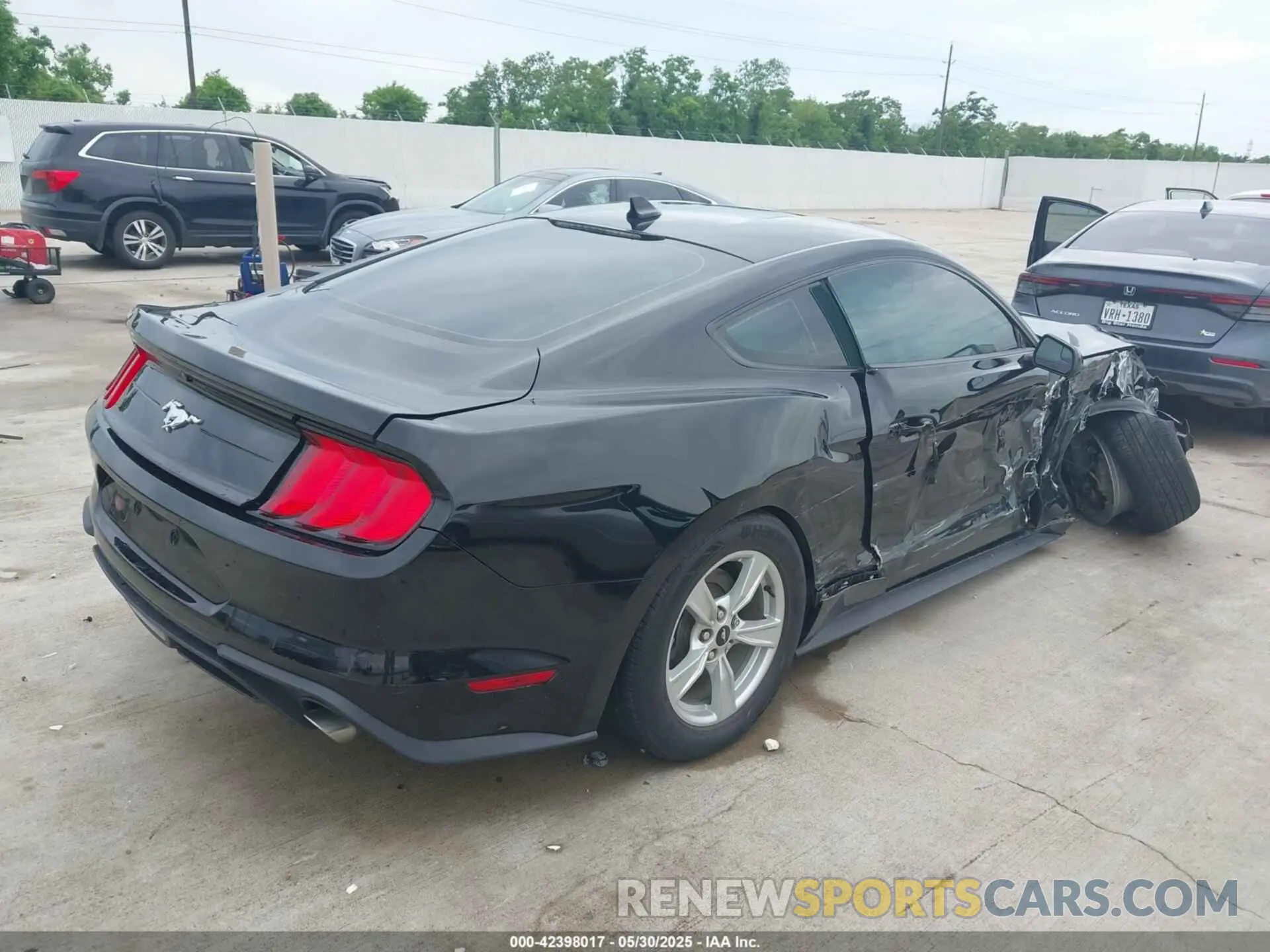 4 Photograph of a damaged car 1FA6P8THXL5158364 FORD MUSTANG 2020