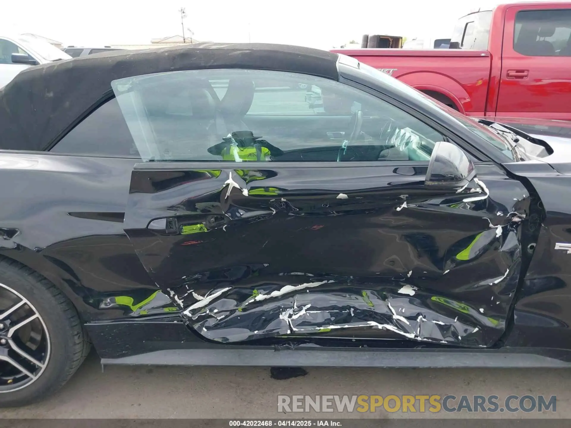 12 Photograph of a damaged car 1FATP8FF5L5119453 FORD MUSTANG 2020