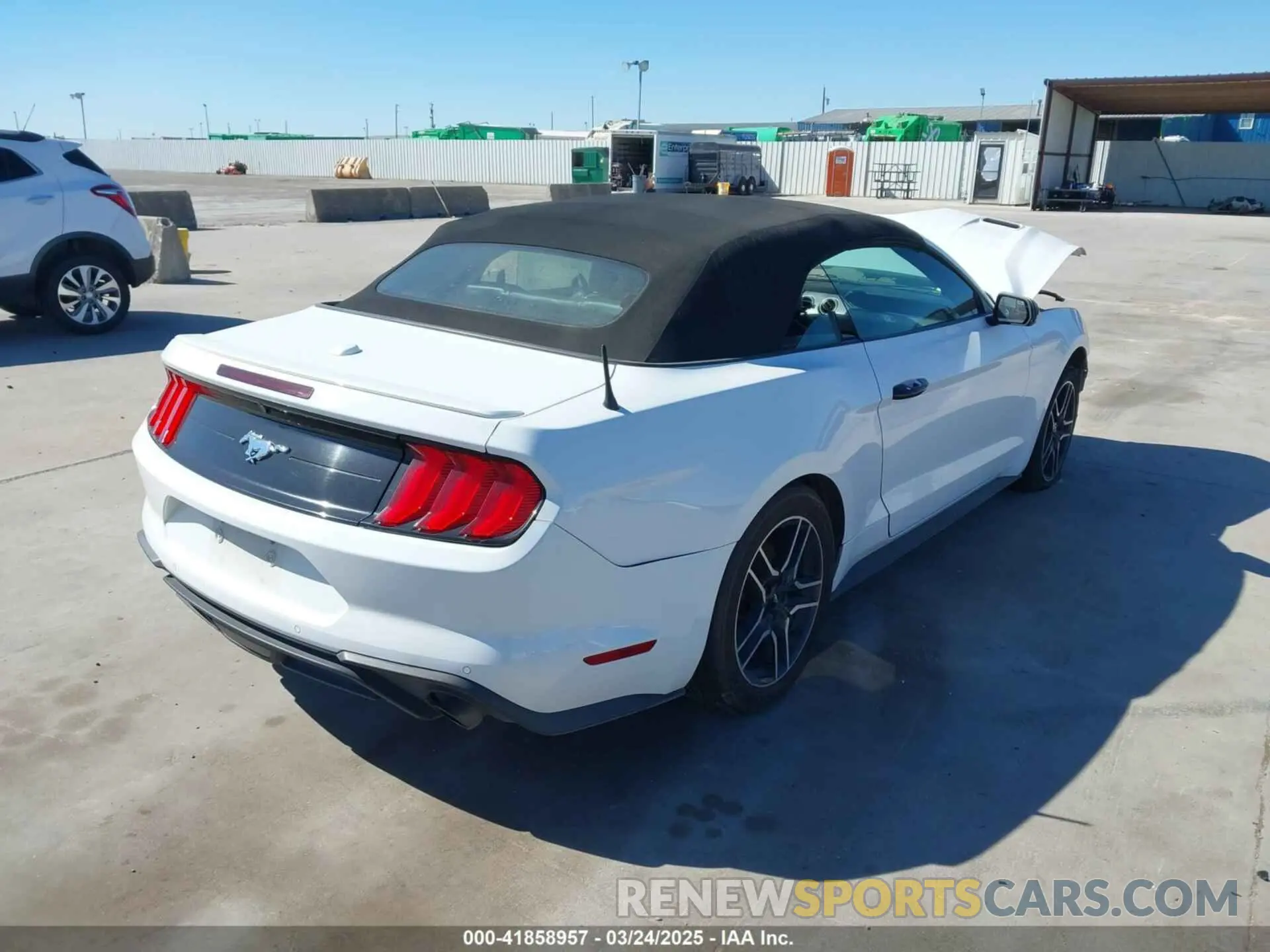 4 Photograph of a damaged car 1FATP8UH0L5119932 FORD MUSTANG 2020