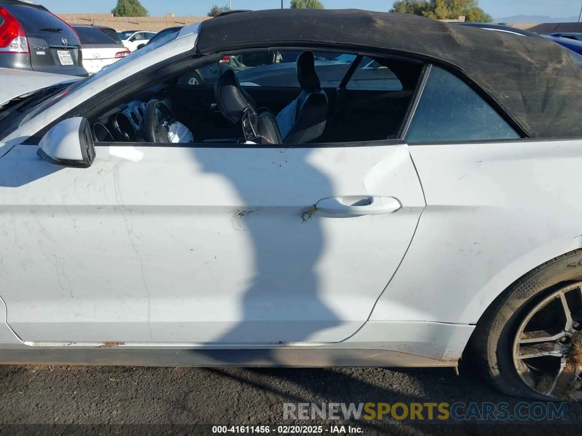 14 Photograph of a damaged car 1FATP8UH1L5114464 FORD MUSTANG 2020