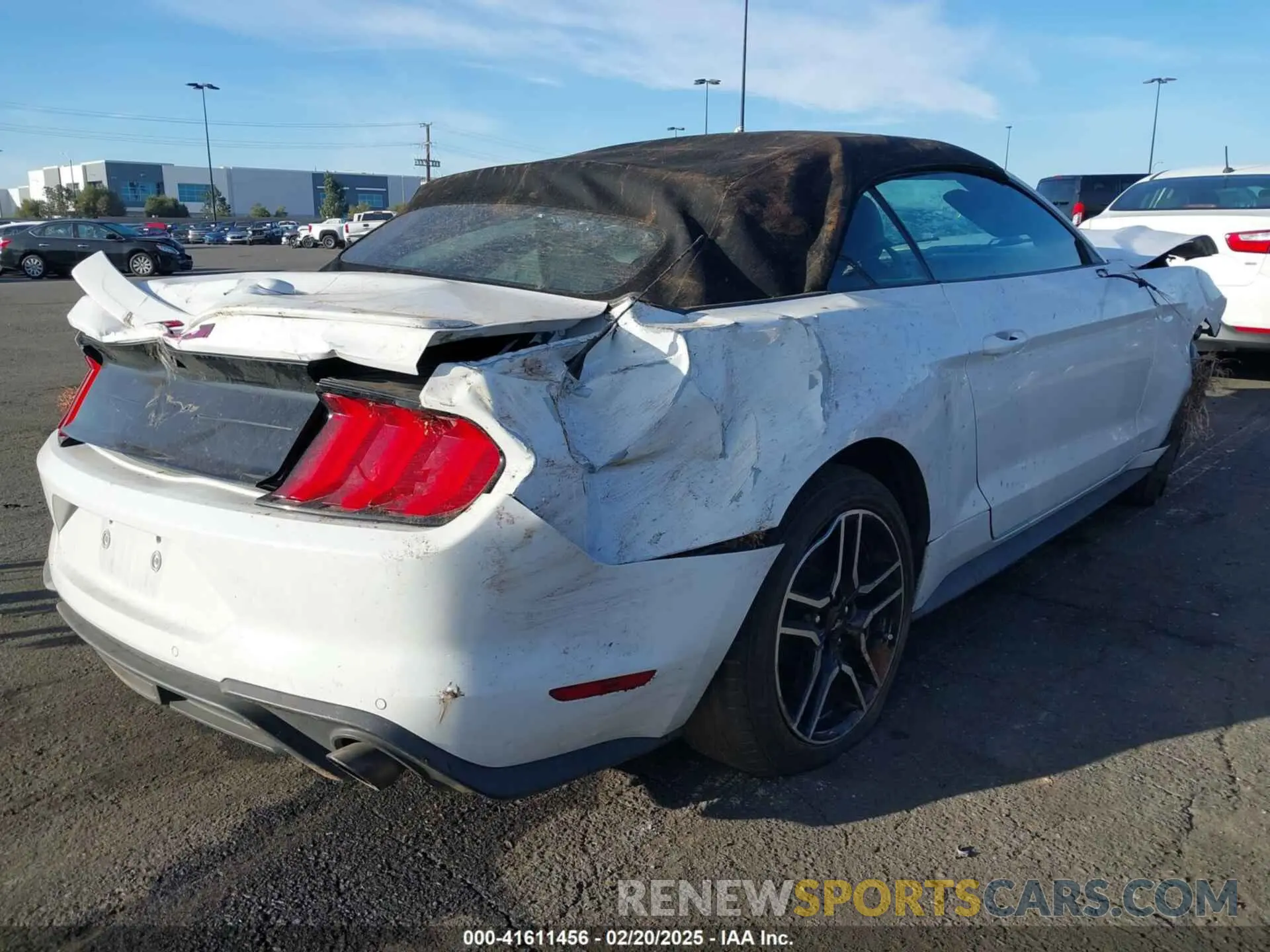 4 Photograph of a damaged car 1FATP8UH1L5114464 FORD MUSTANG 2020
