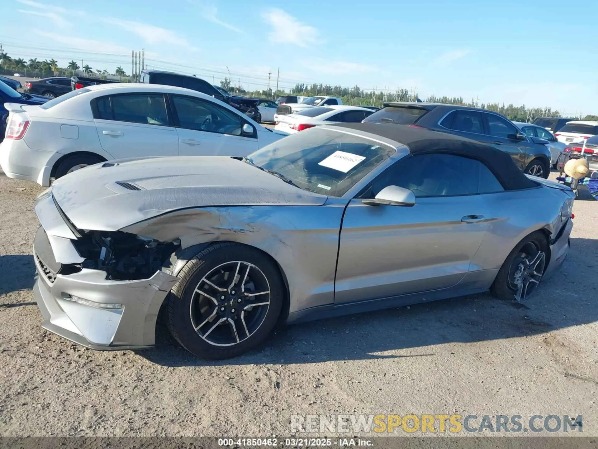 17 Photograph of a damaged car 1FATP8UH2L5112755 FORD MUSTANG 2020