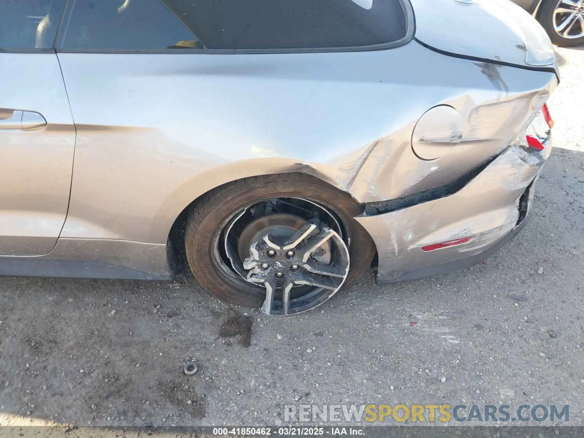 19 Photograph of a damaged car 1FATP8UH2L5112755 FORD MUSTANG 2020