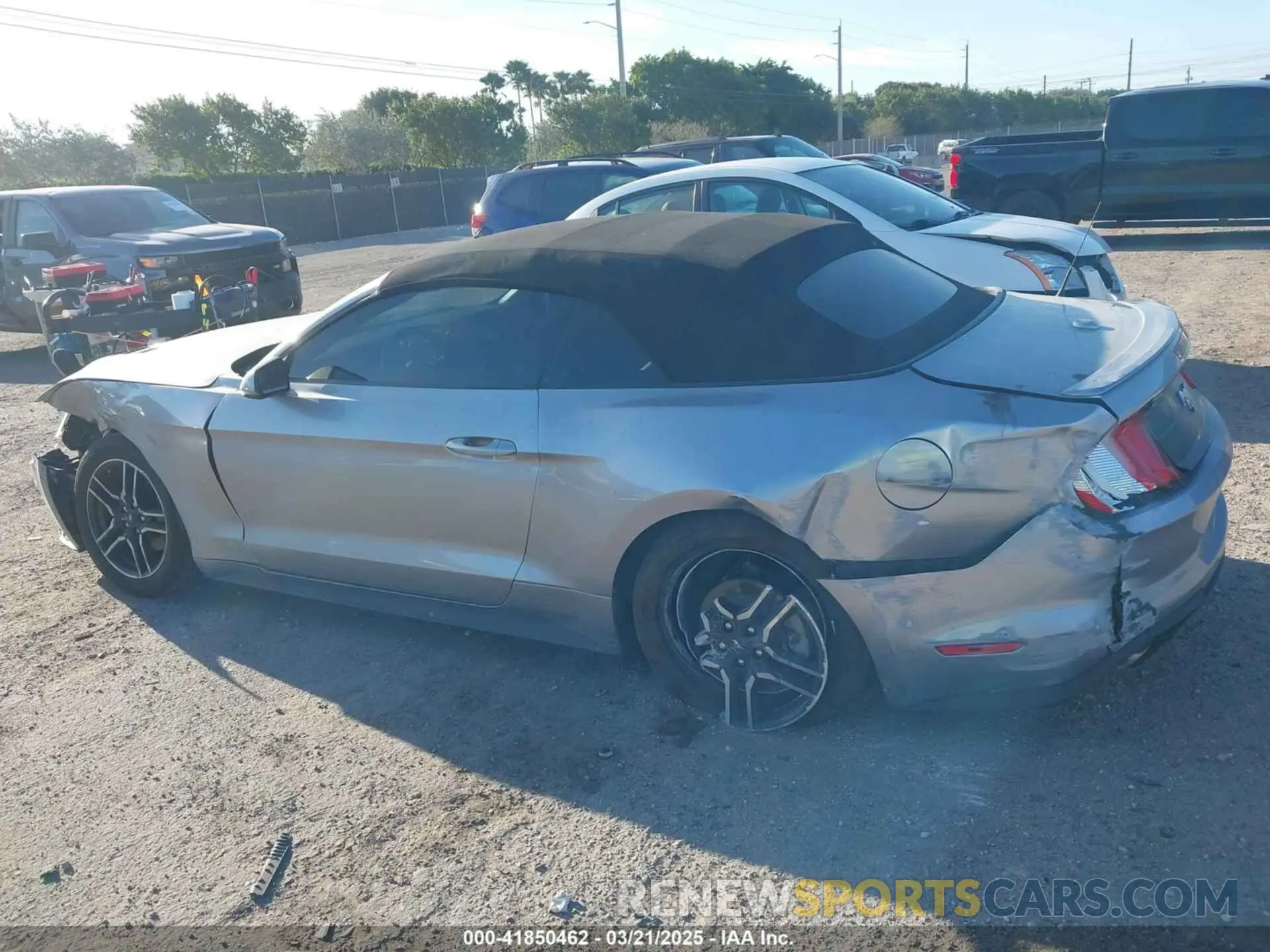 20 Photograph of a damaged car 1FATP8UH2L5112755 FORD MUSTANG 2020