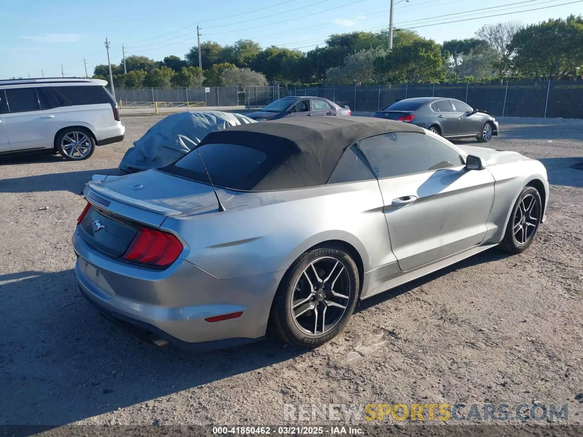 4 Photograph of a damaged car 1FATP8UH2L5112755 FORD MUSTANG 2020