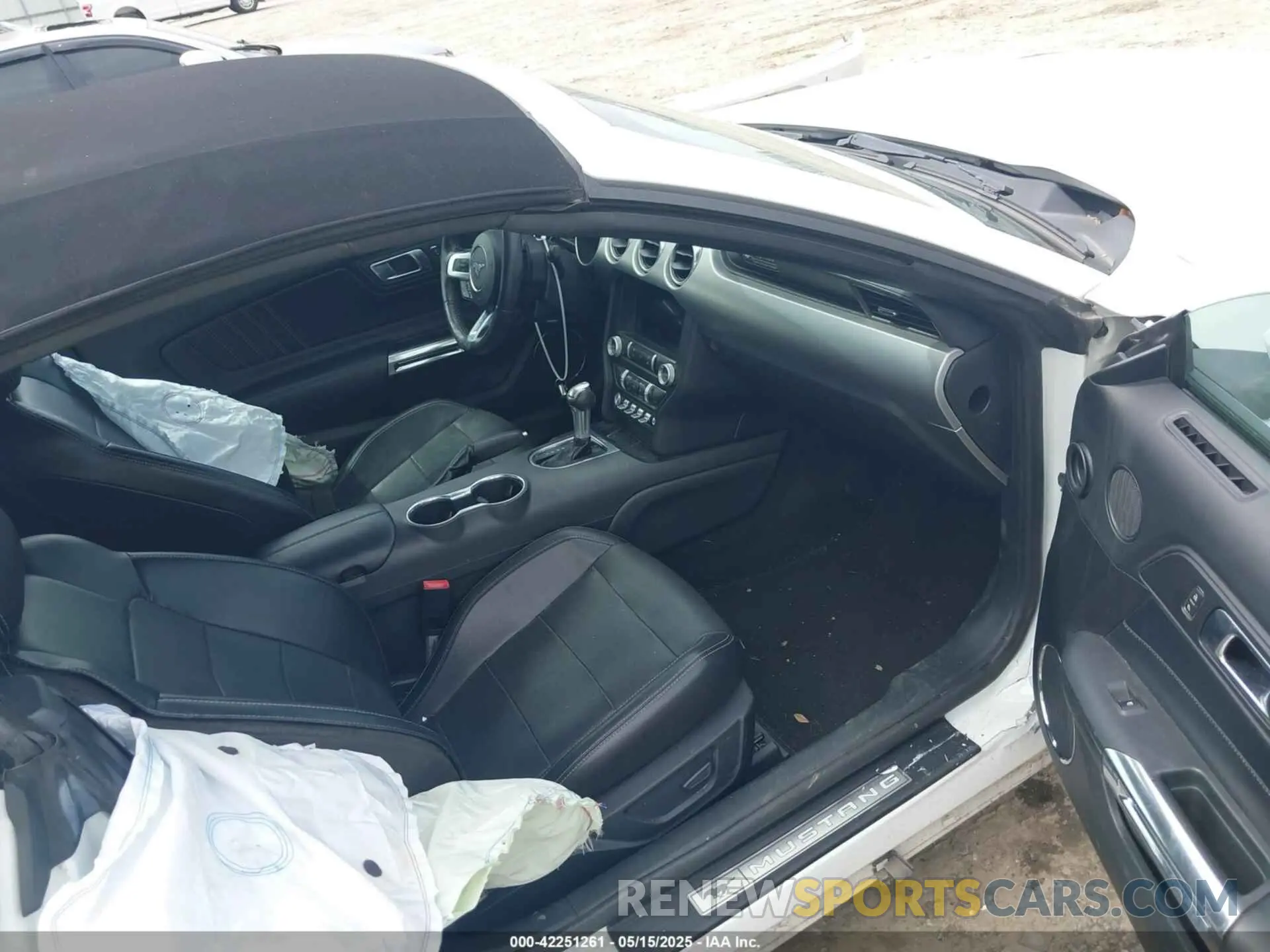 5 Photograph of a damaged car 1FATP8UH2L5119009 FORD MUSTANG 2020