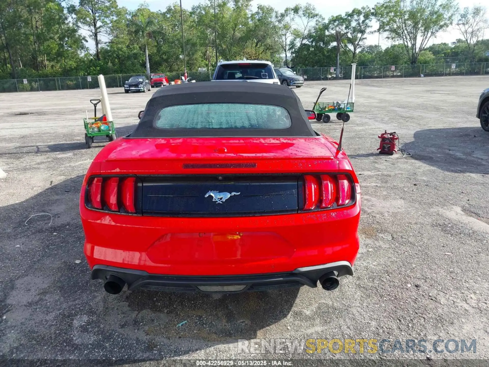 17 Photograph of a damaged car 1FATP8UH2L5119804 FORD MUSTANG 2020