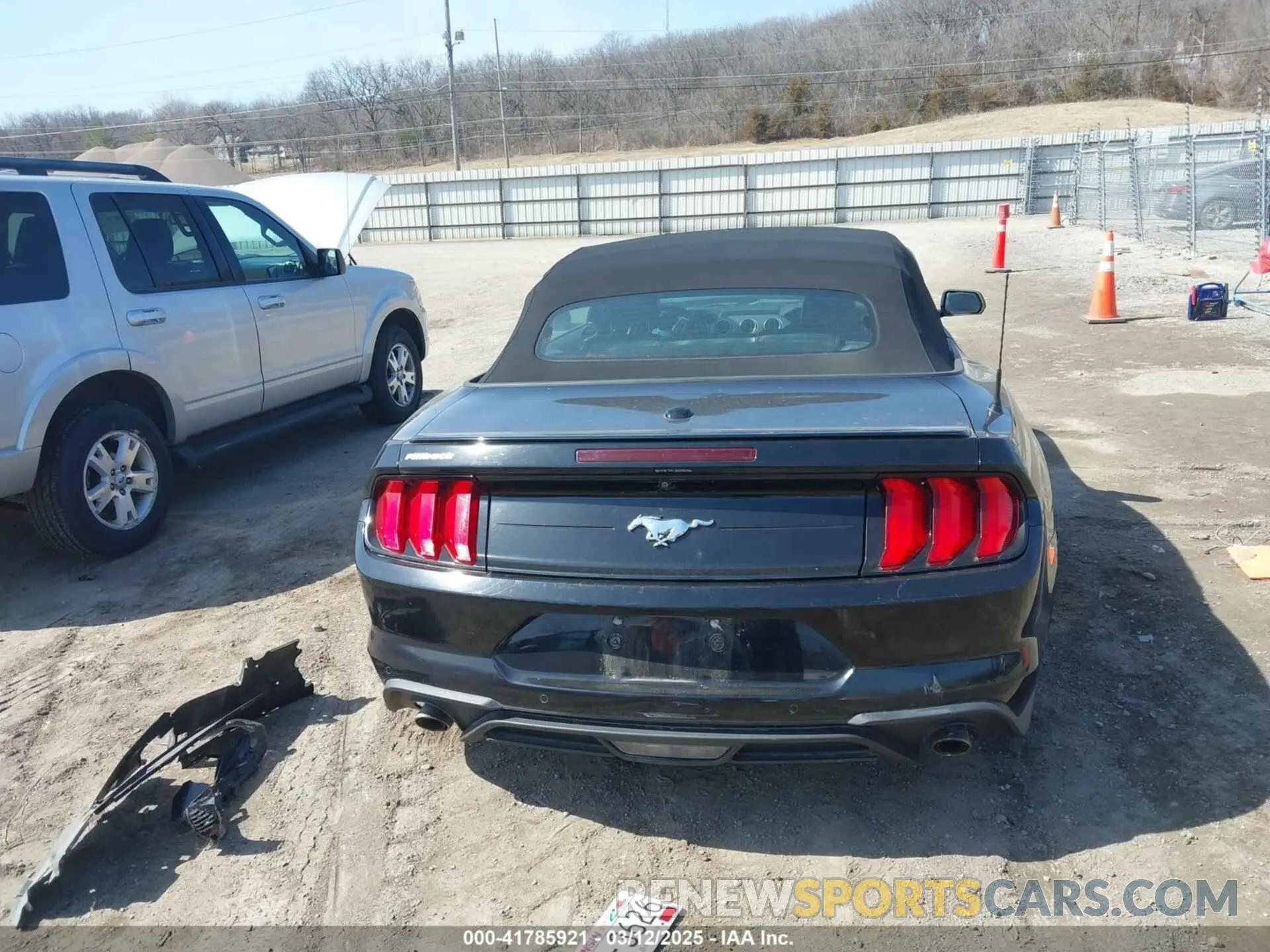 17 Photograph of a damaged car 1FATP8UH2L5134691 FORD MUSTANG 2020