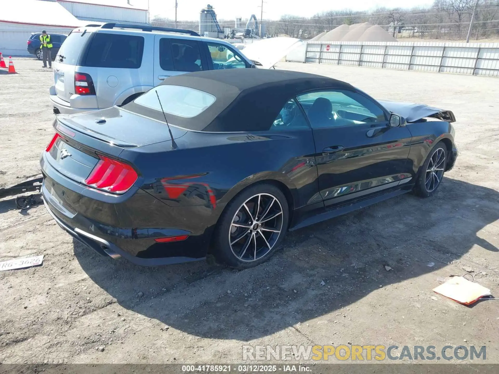 4 Photograph of a damaged car 1FATP8UH2L5134691 FORD MUSTANG 2020