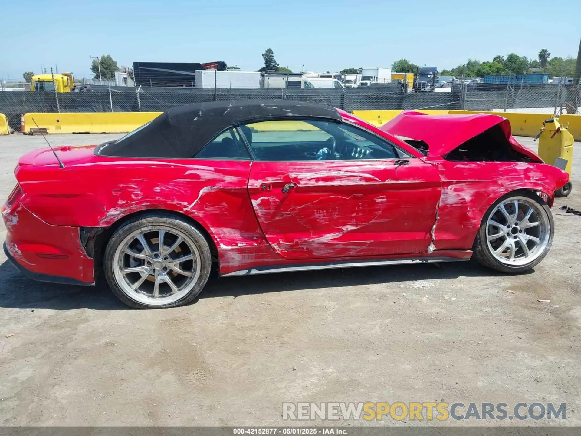13 Photograph of a damaged car 1FATP8UH5L5119912 FORD MUSTANG 2020