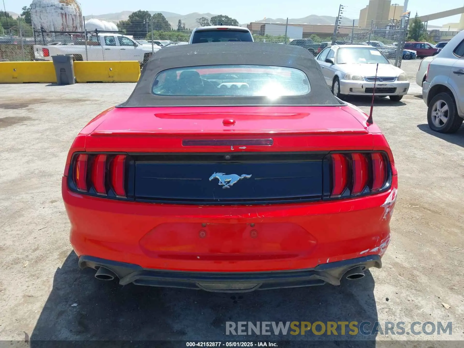 16 Photograph of a damaged car 1FATP8UH5L5119912 FORD MUSTANG 2020