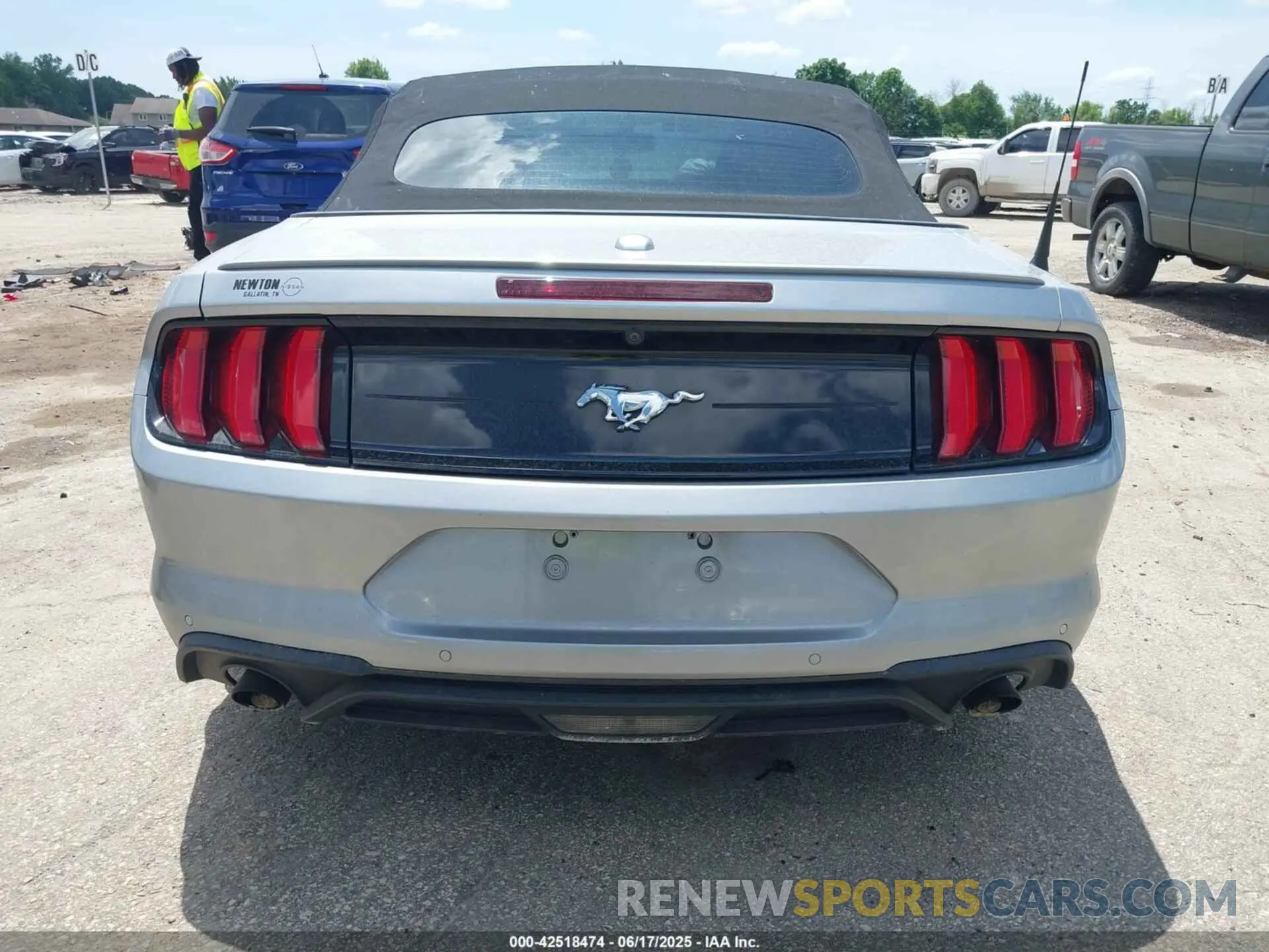 16 Photograph of a damaged car 1FATP8UH6L5106537 FORD MUSTANG 2020