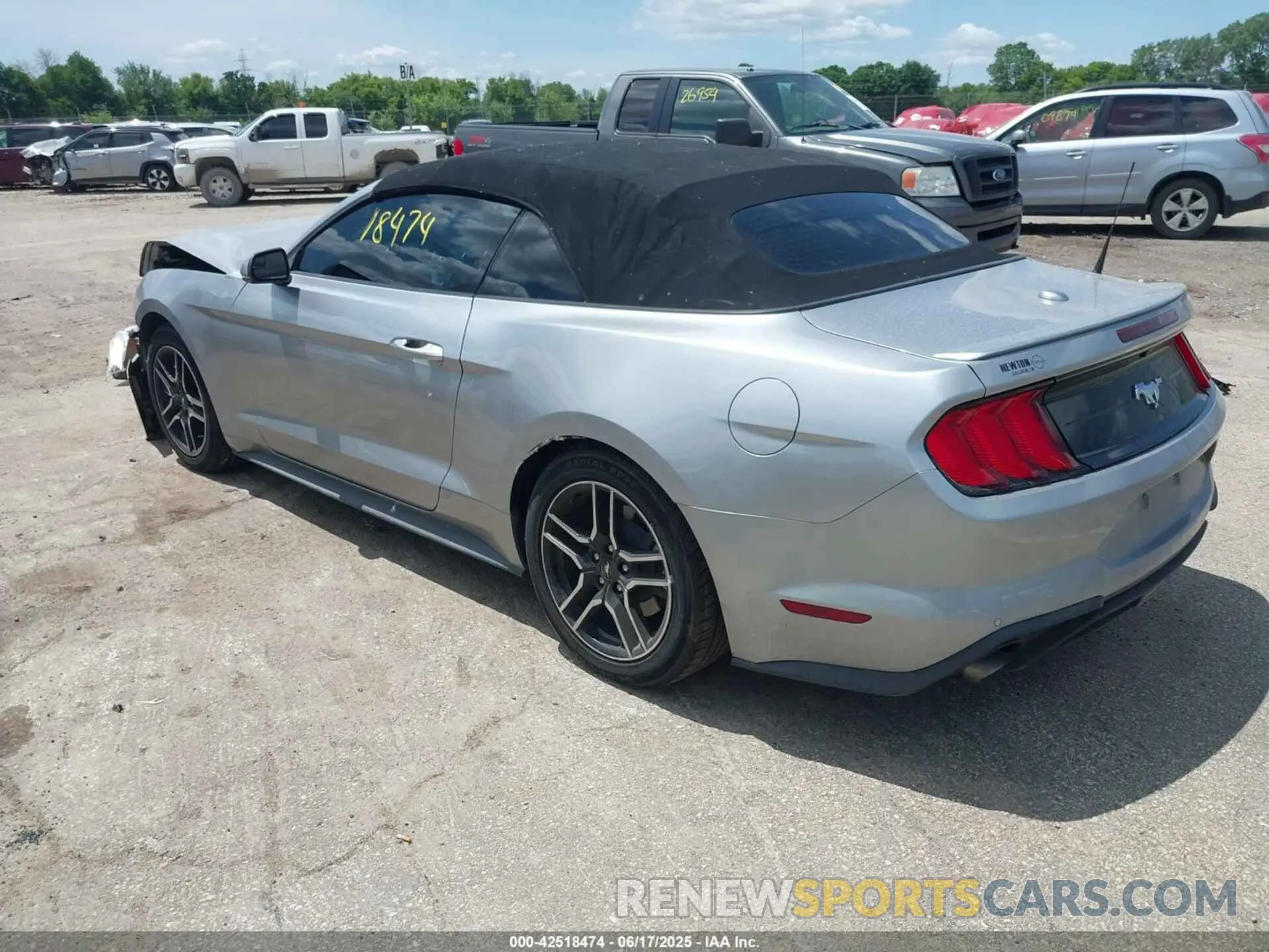 3 Photograph of a damaged car 1FATP8UH6L5106537 FORD MUSTANG 2020