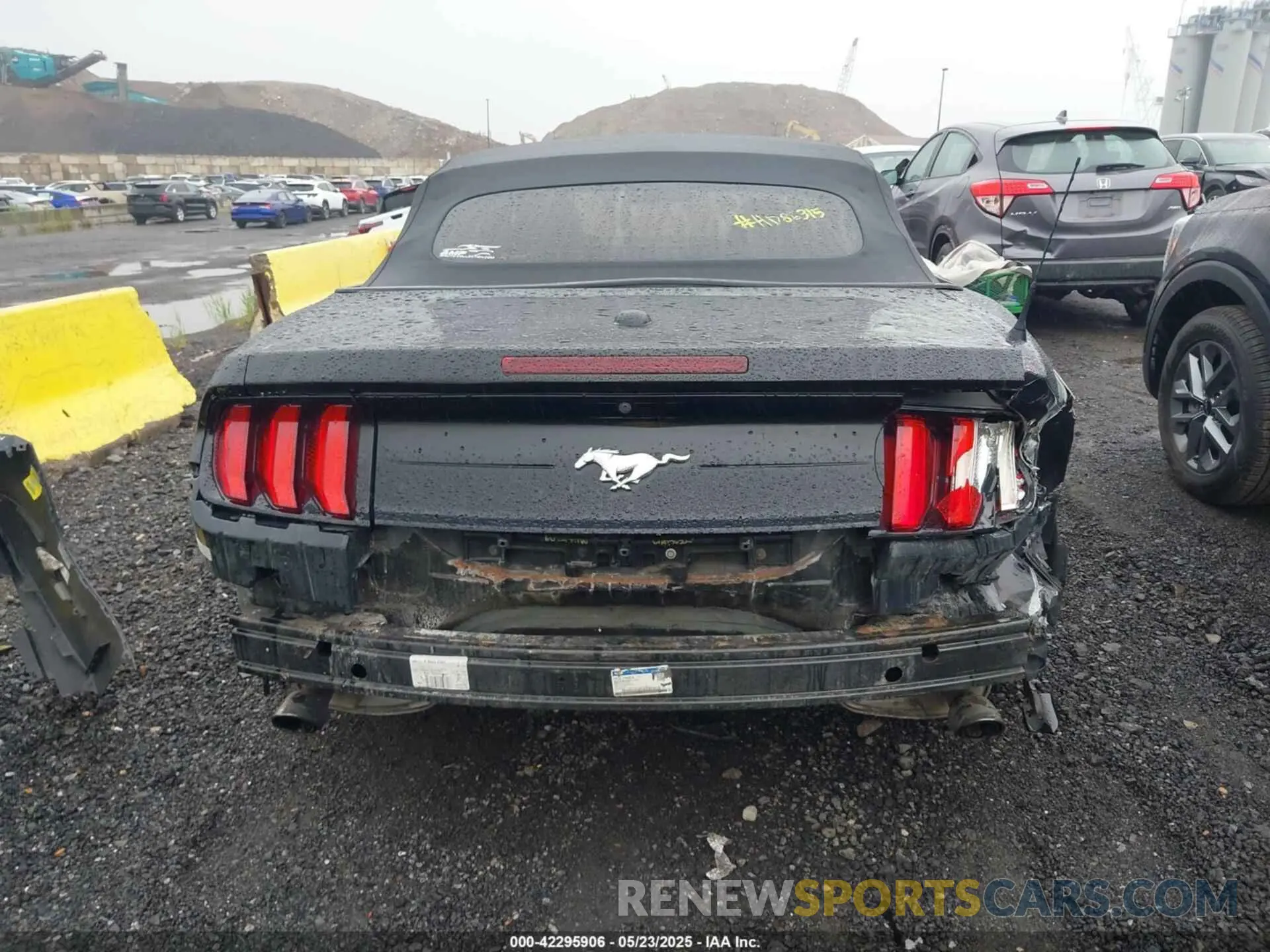 15 Photograph of a damaged car 1FATP8UH7L5131625 FORD MUSTANG 2020