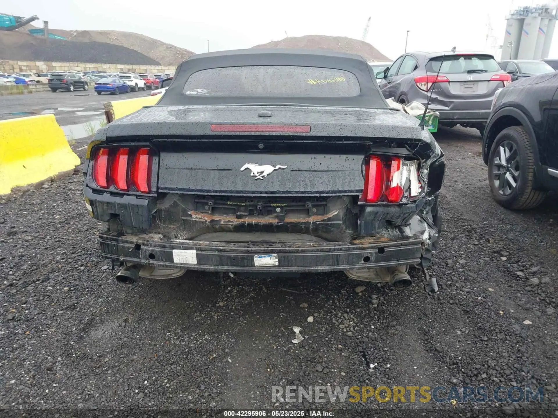 16 Photograph of a damaged car 1FATP8UH7L5131625 FORD MUSTANG 2020