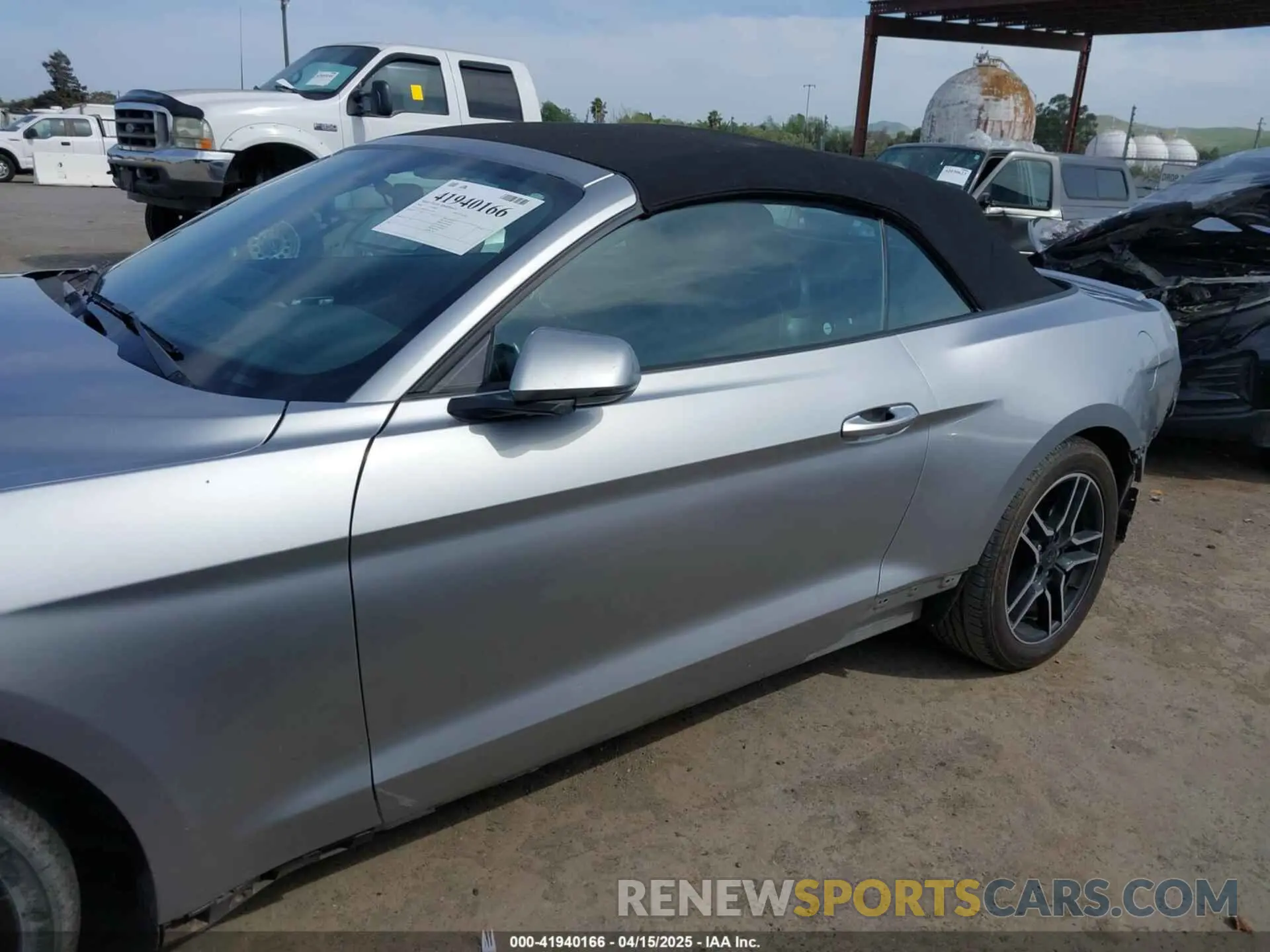 15 Photograph of a damaged car 1FATP8UH7L5147209 FORD MUSTANG 2020