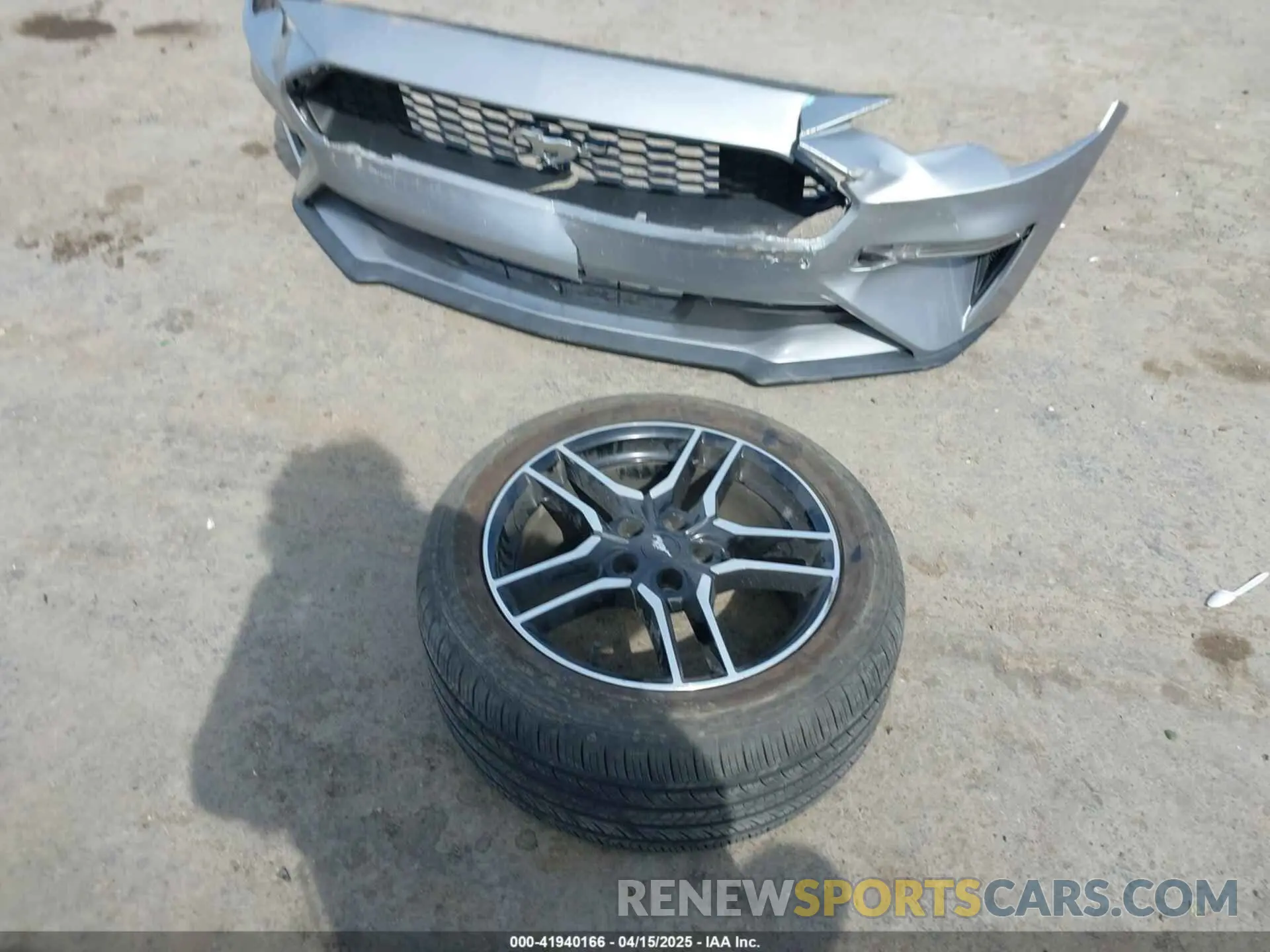 18 Photograph of a damaged car 1FATP8UH7L5147209 FORD MUSTANG 2020