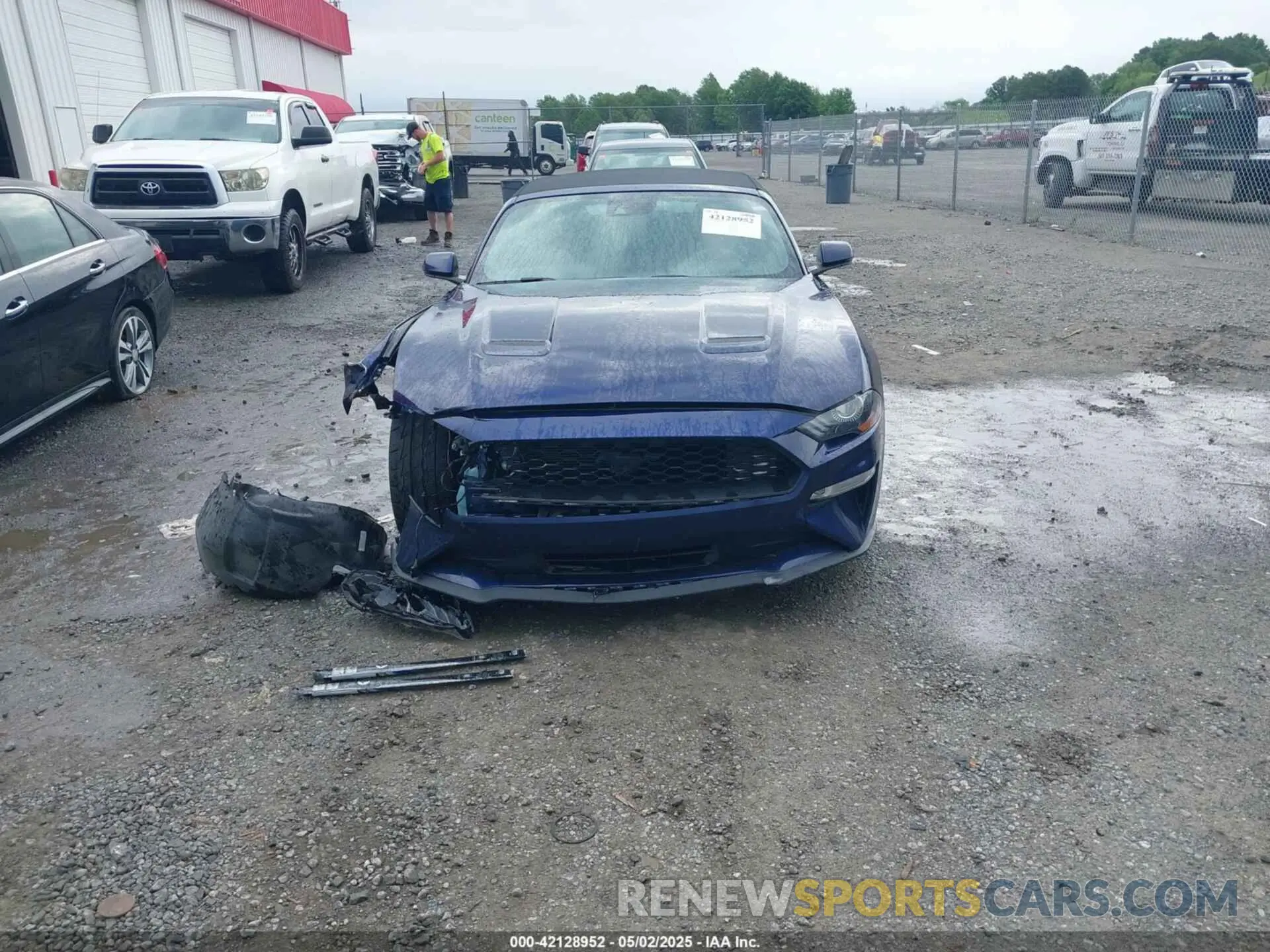 13 Photograph of a damaged car 1FATP8UH8L5106720 FORD MUSTANG 2020