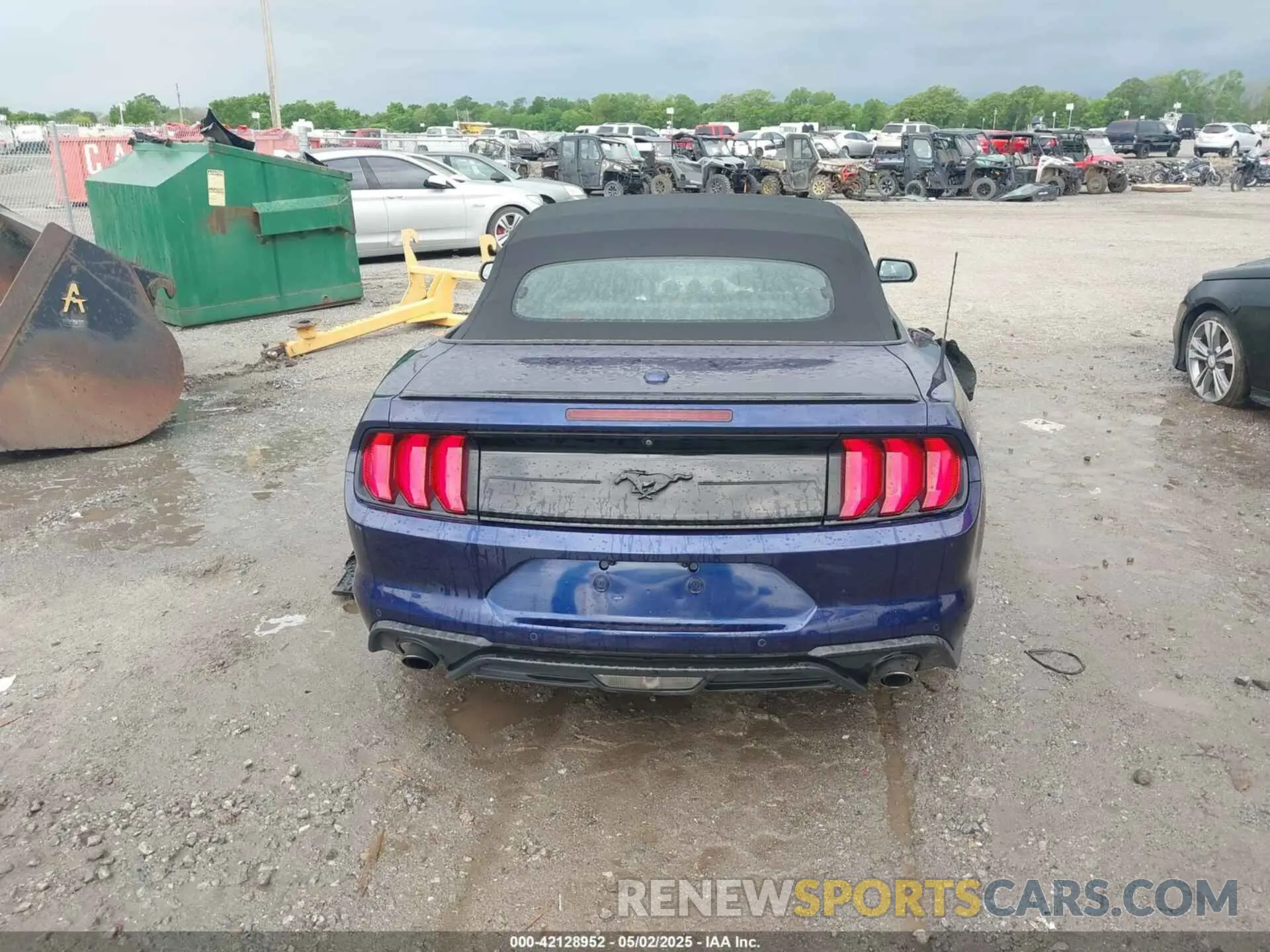 17 Photograph of a damaged car 1FATP8UH8L5106720 FORD MUSTANG 2020