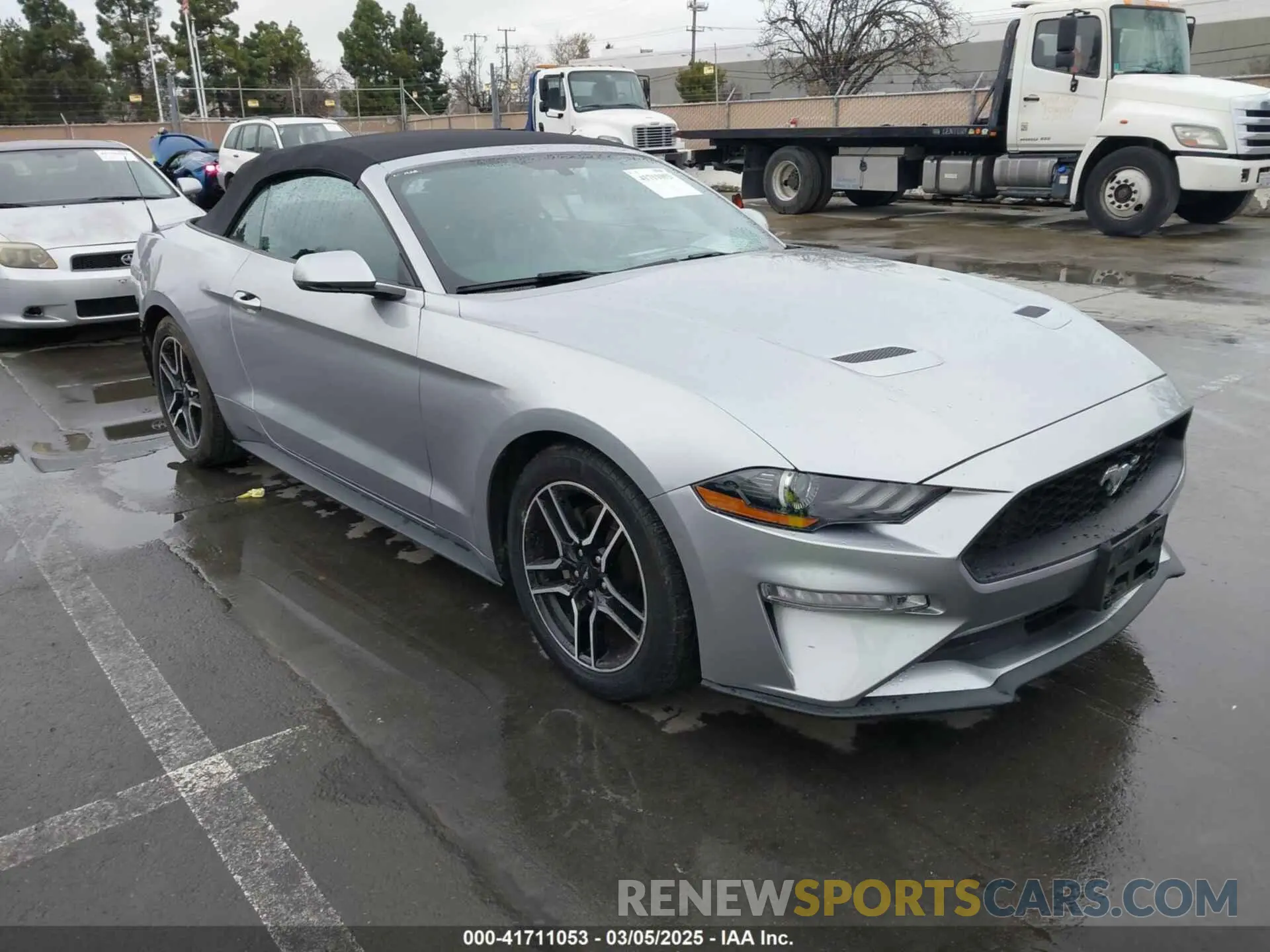 1 Photograph of a damaged car 1FATP8UH9L5131366 FORD MUSTANG 2020