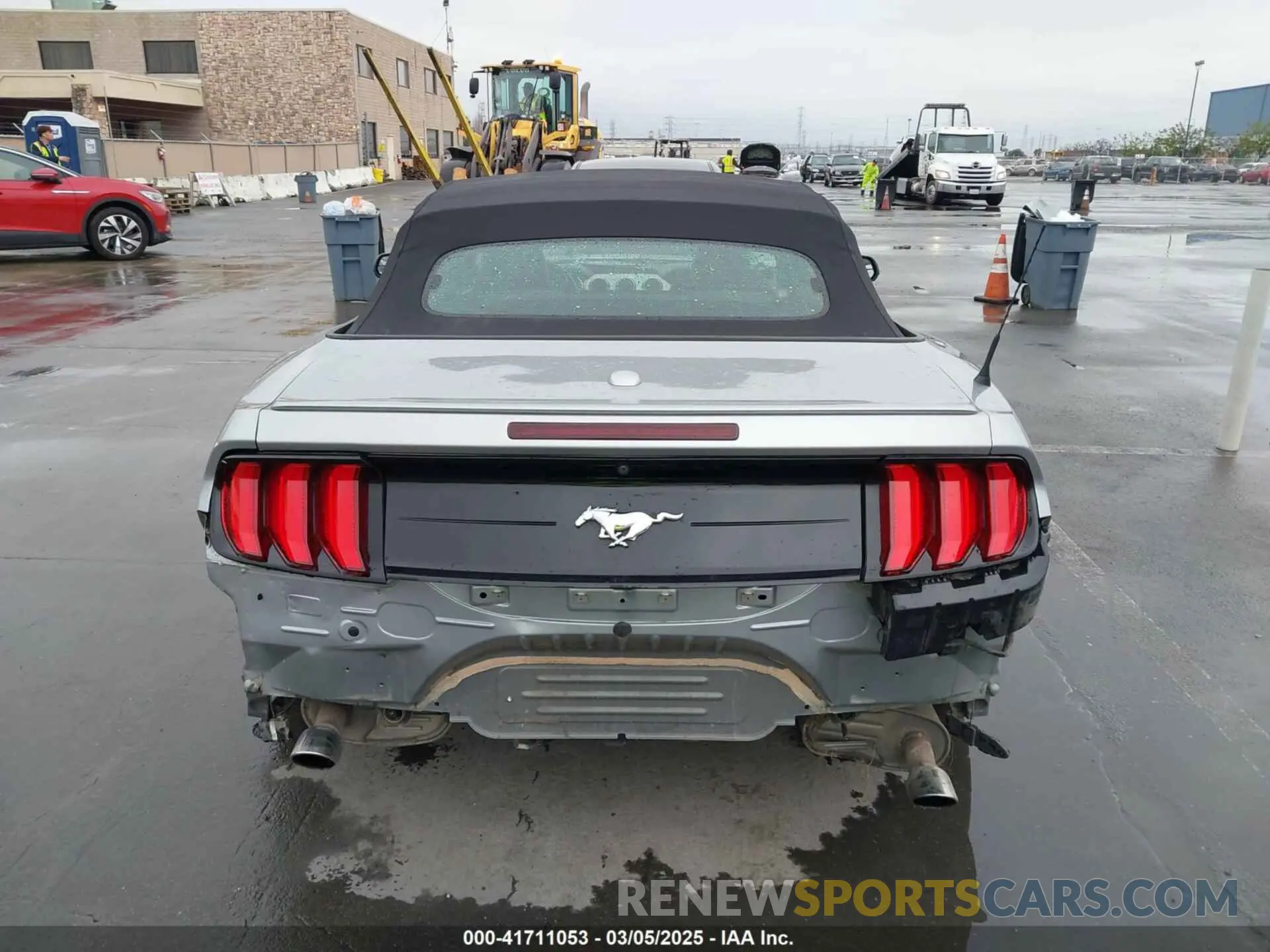 17 Photograph of a damaged car 1FATP8UH9L5131366 FORD MUSTANG 2020