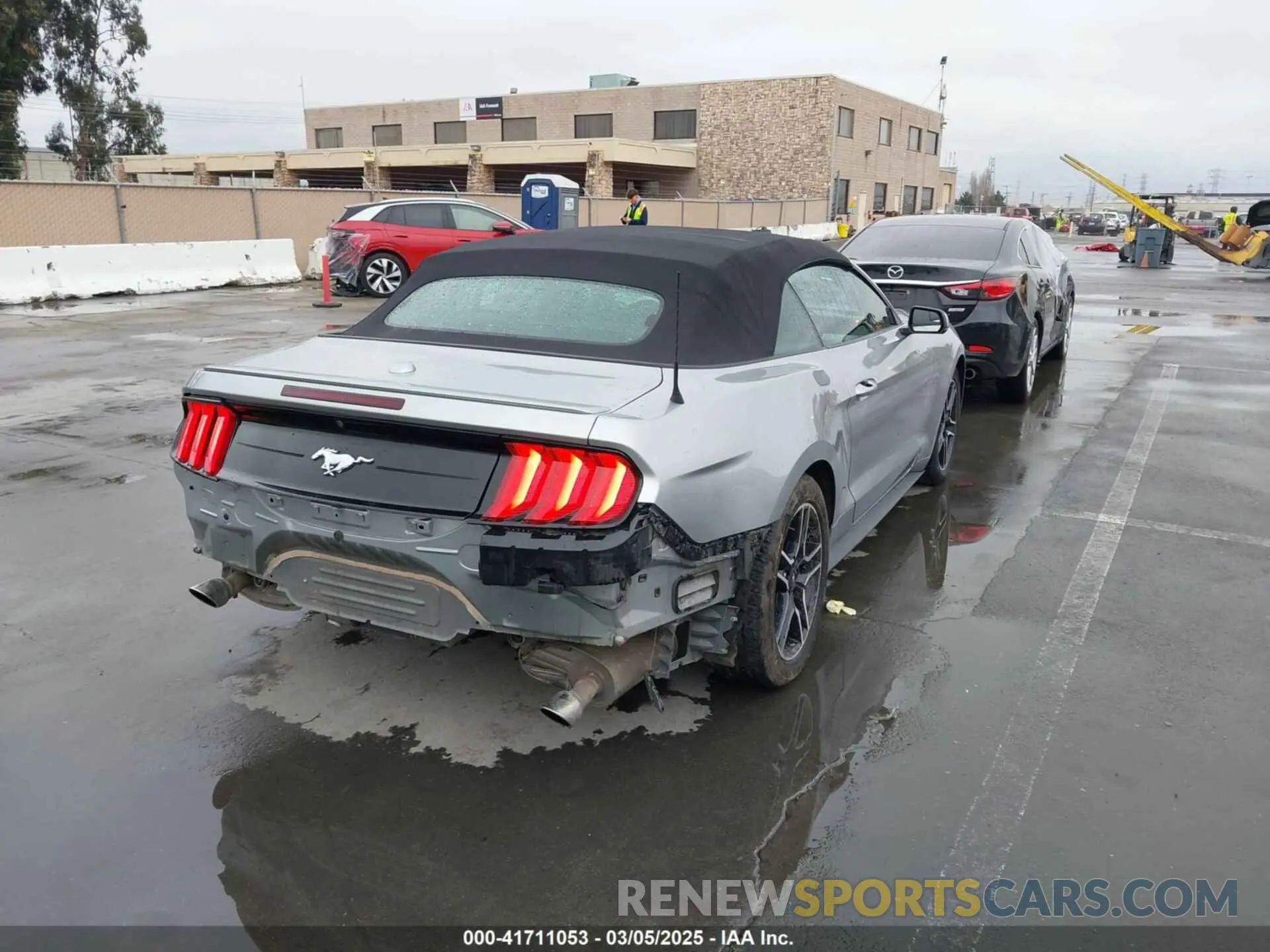 4 Photograph of a damaged car 1FATP8UH9L5131366 FORD MUSTANG 2020