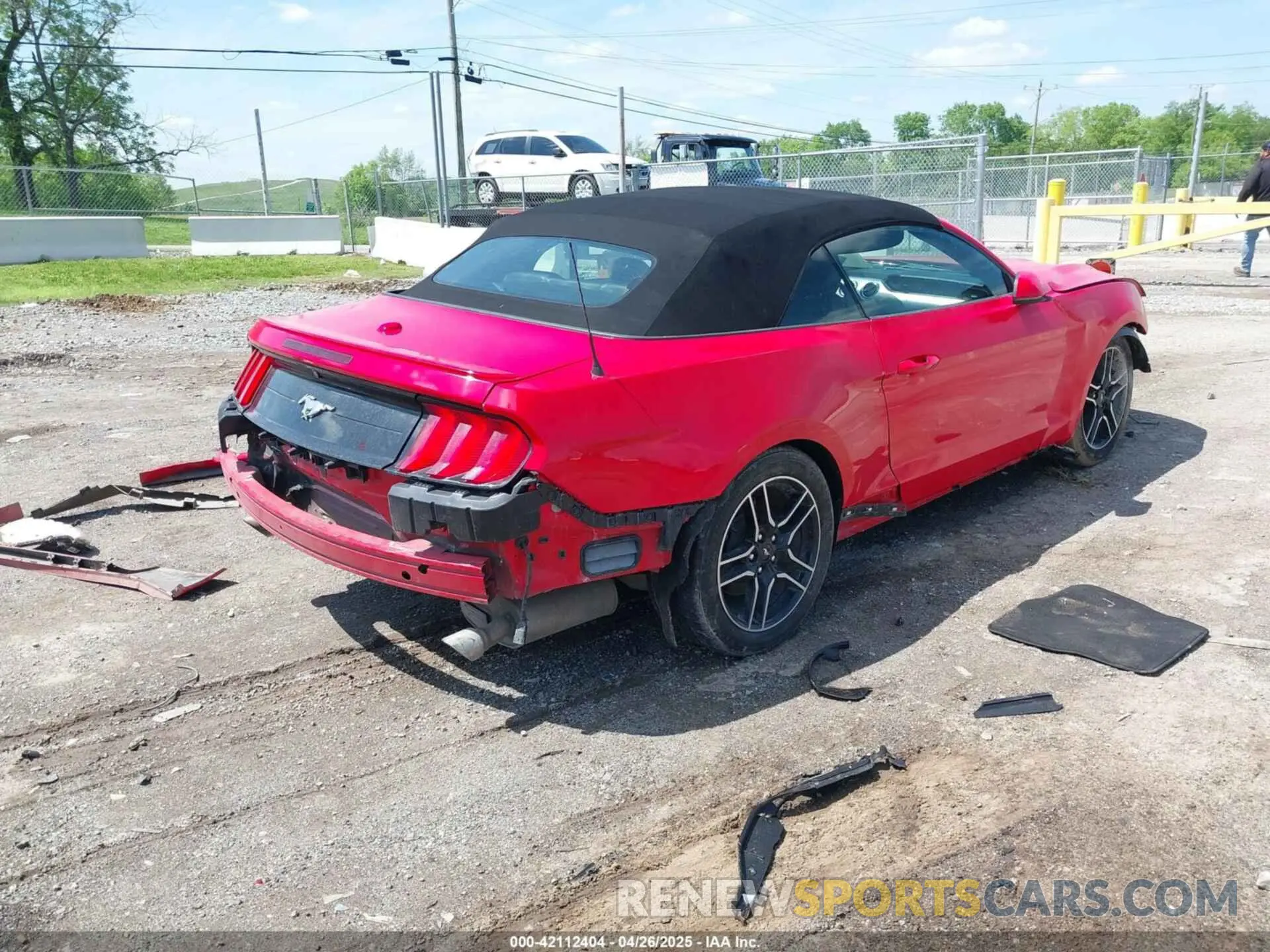 4 Photograph of a damaged car 1FATP8UH9L5131660 FORD MUSTANG 2020