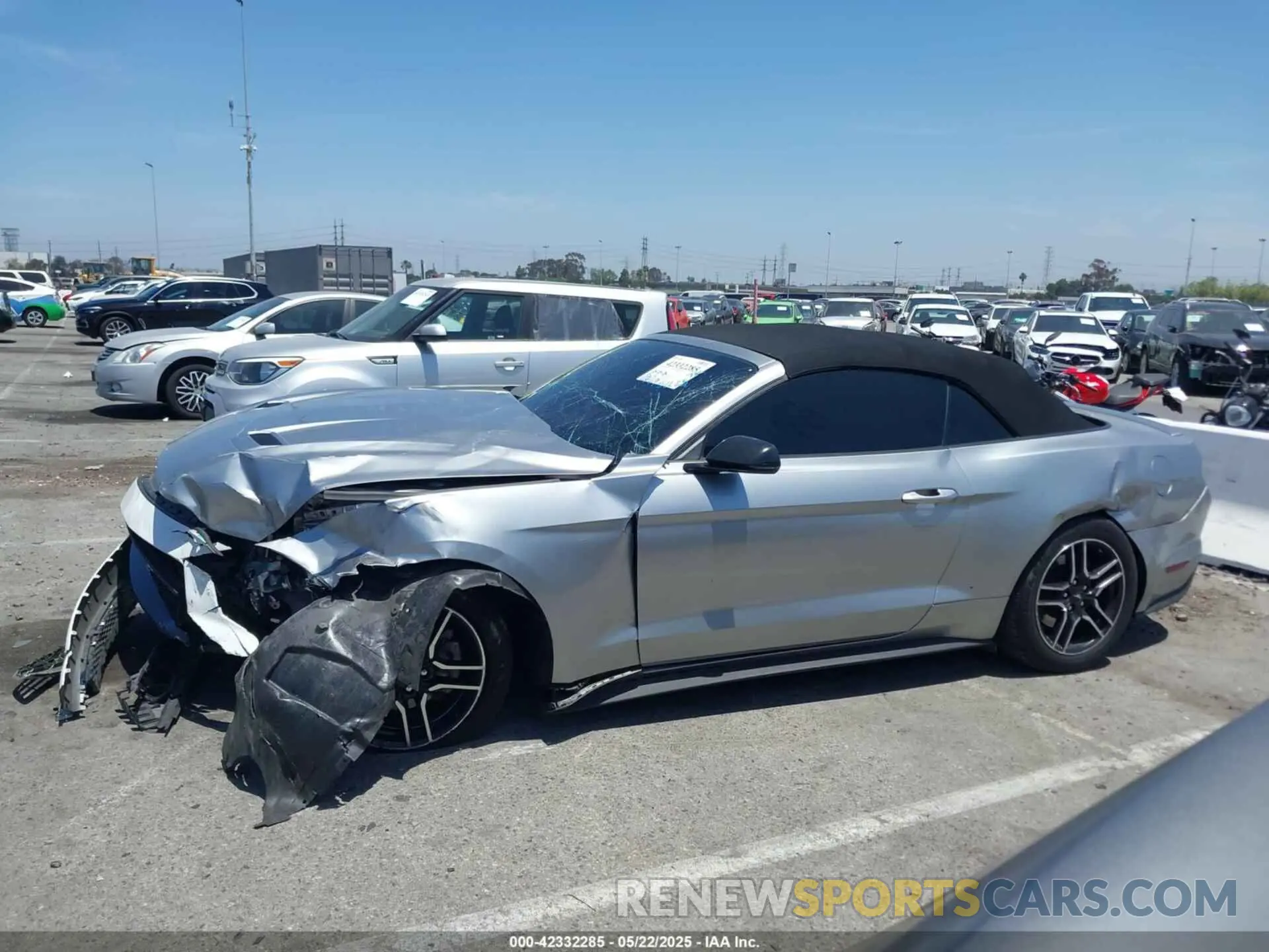 13 Photograph of a damaged car 1FATP8UH9L5139161 FORD MUSTANG 2020