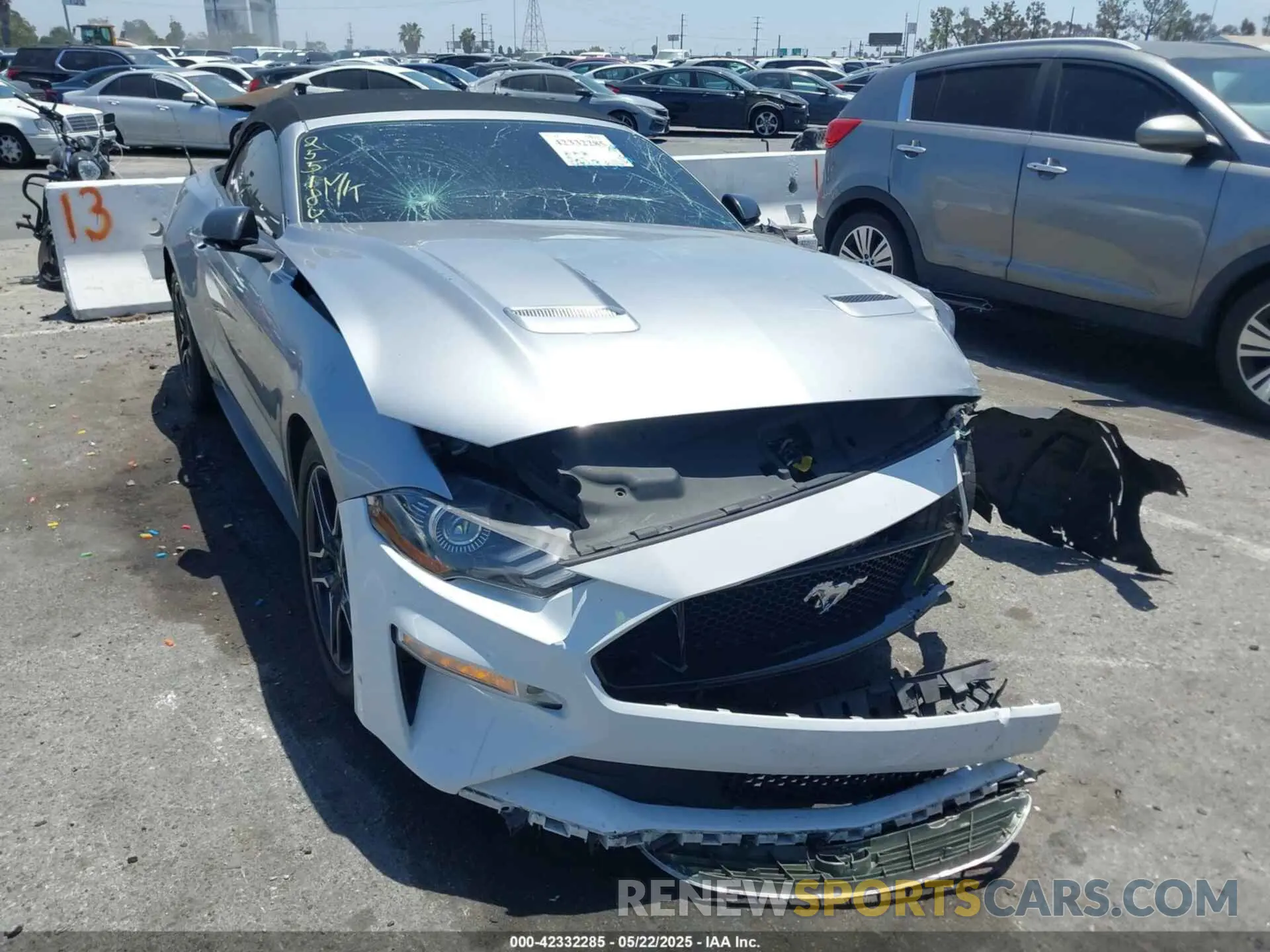 16 Photograph of a damaged car 1FATP8UH9L5139161 FORD MUSTANG 2020