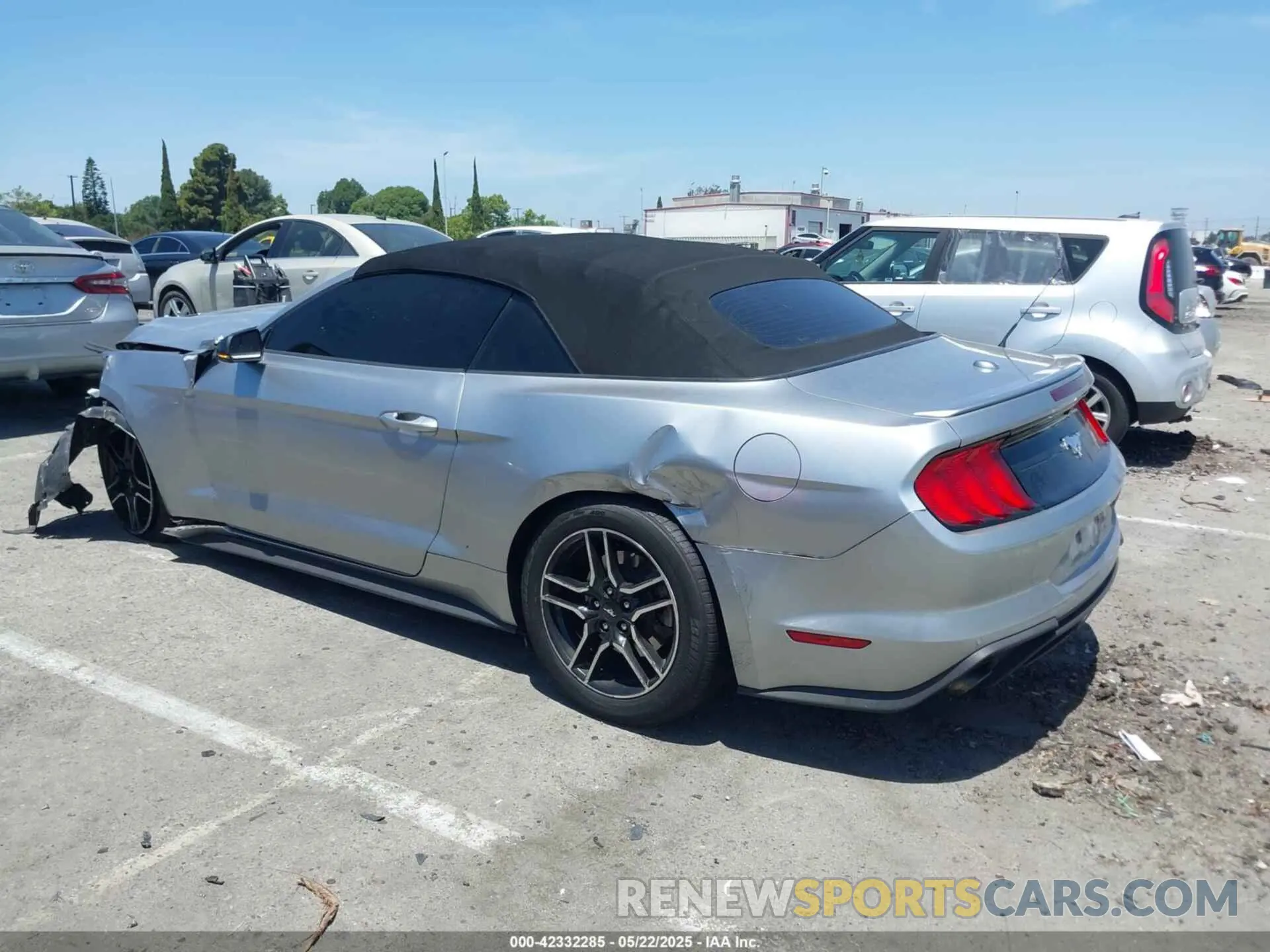 3 Photograph of a damaged car 1FATP8UH9L5139161 FORD MUSTANG 2020