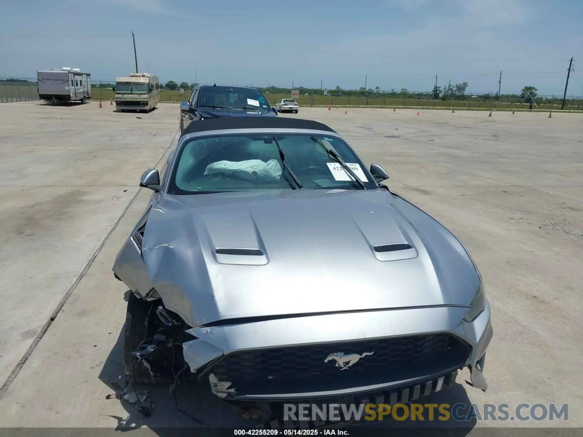 12 Photograph of a damaged car 1FATP8UHXL5111742 FORD MUSTANG 2020