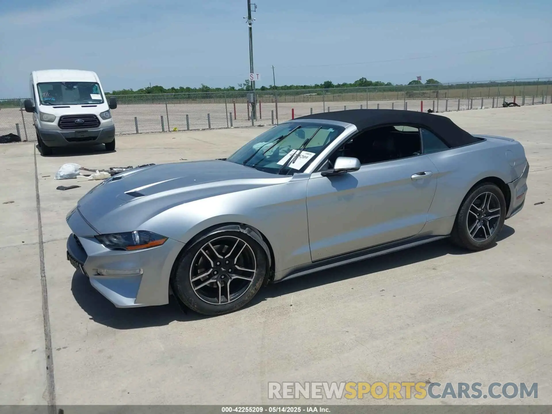 2 Photograph of a damaged car 1FATP8UHXL5111742 FORD MUSTANG 2020